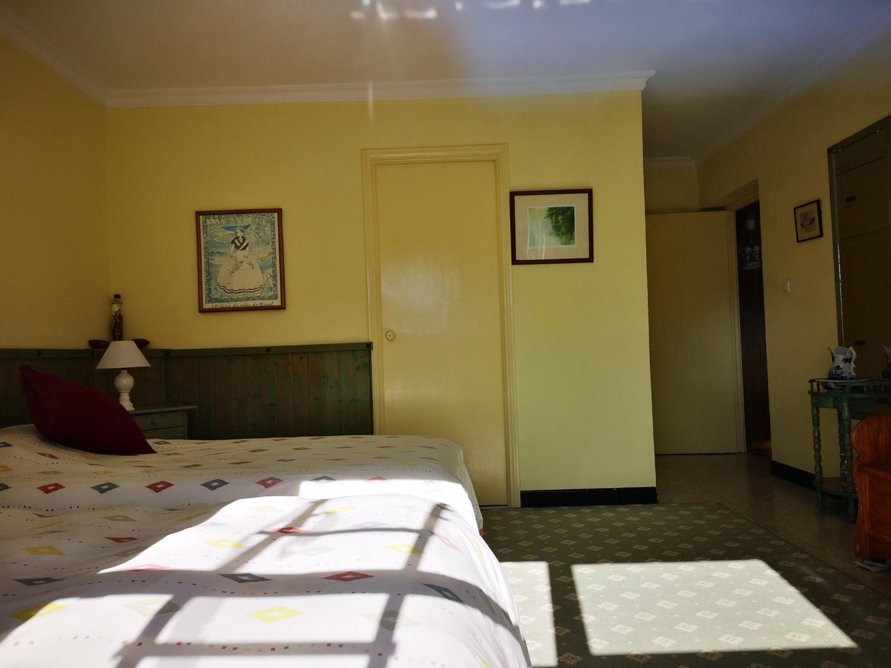 Habitación Doble Deluxe con Dos Camas Dobles
