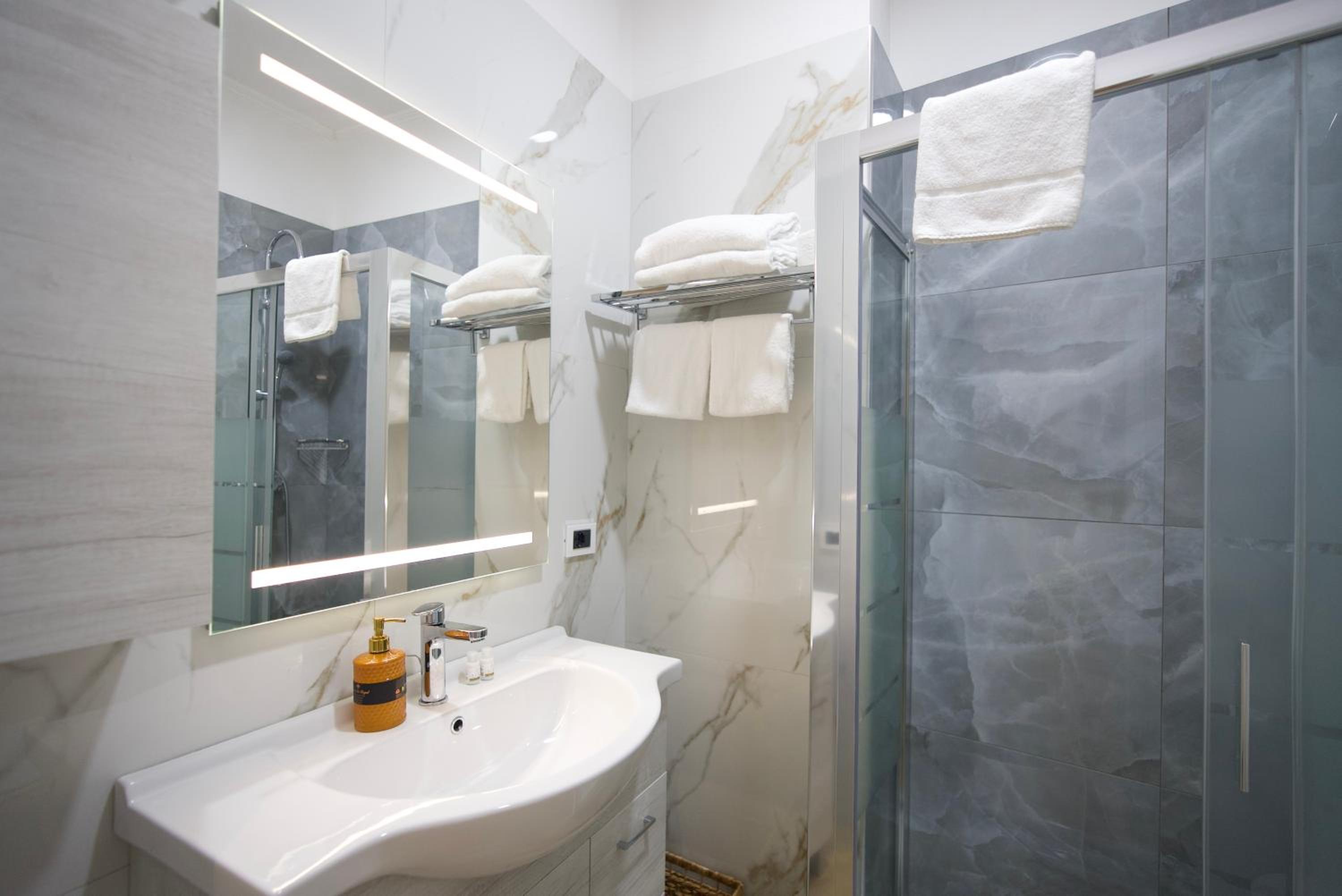 Deluxe Double or Twin Room with Balcony photo 2