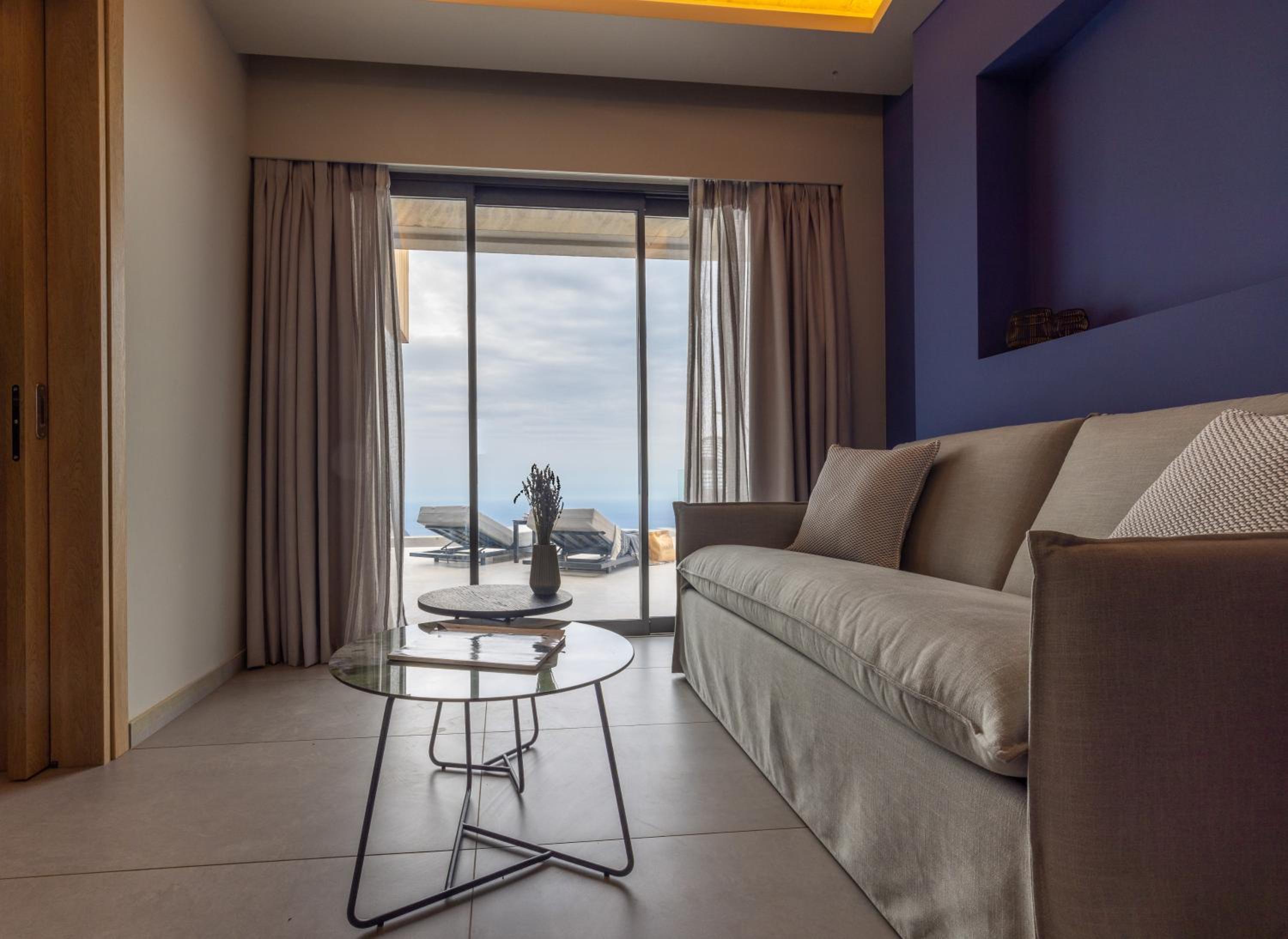 3-bedroom villa with Private Heated Pool and Birds eye sunset & panoramic sea views - Photo 4
