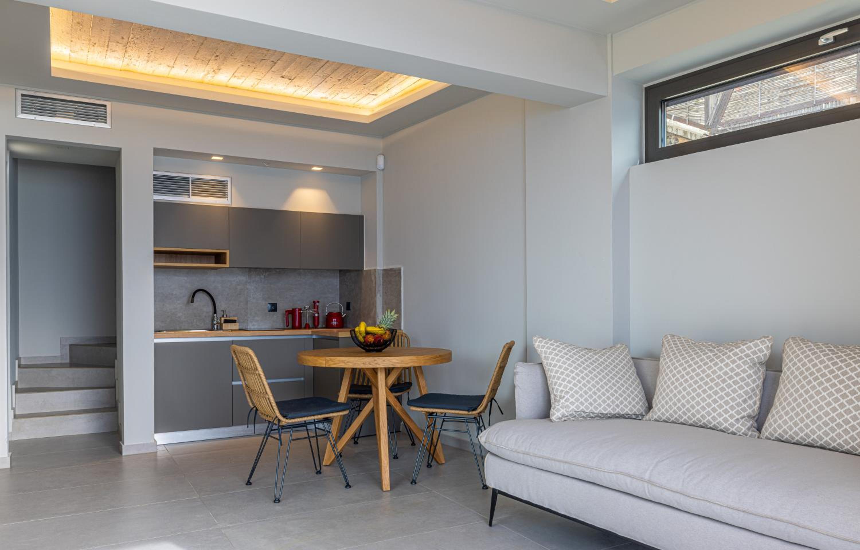 3-bedroom villa with Private Heated Pool and Birds eye sunset & panoramic sea views - Photo 7
