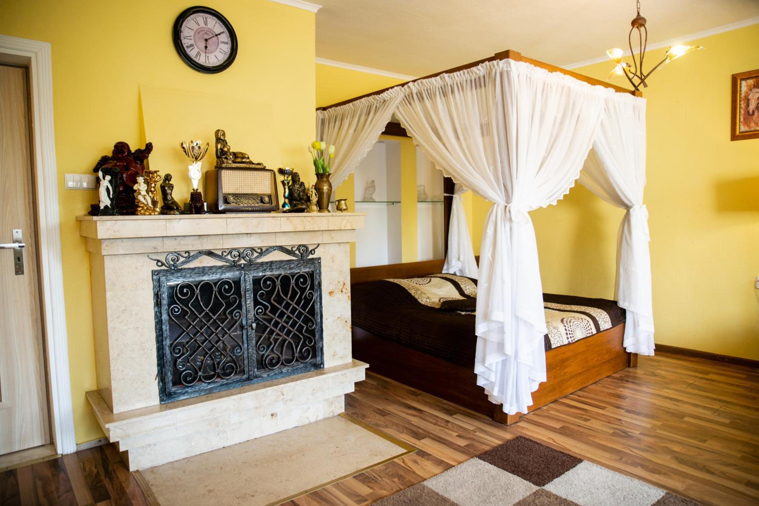 Apartment with Fireplace photo 1