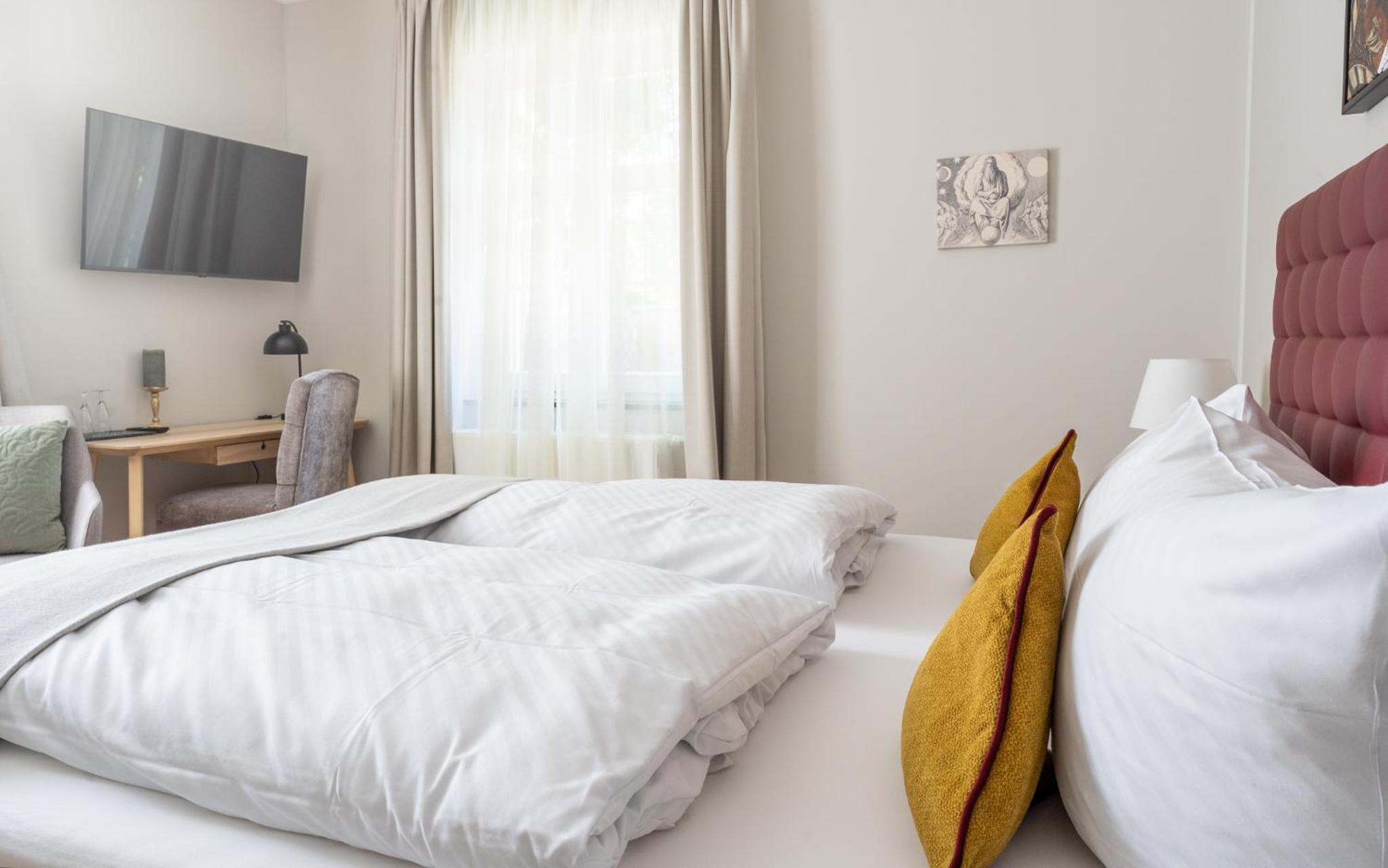 Double Room with Bath or Shower photo 2