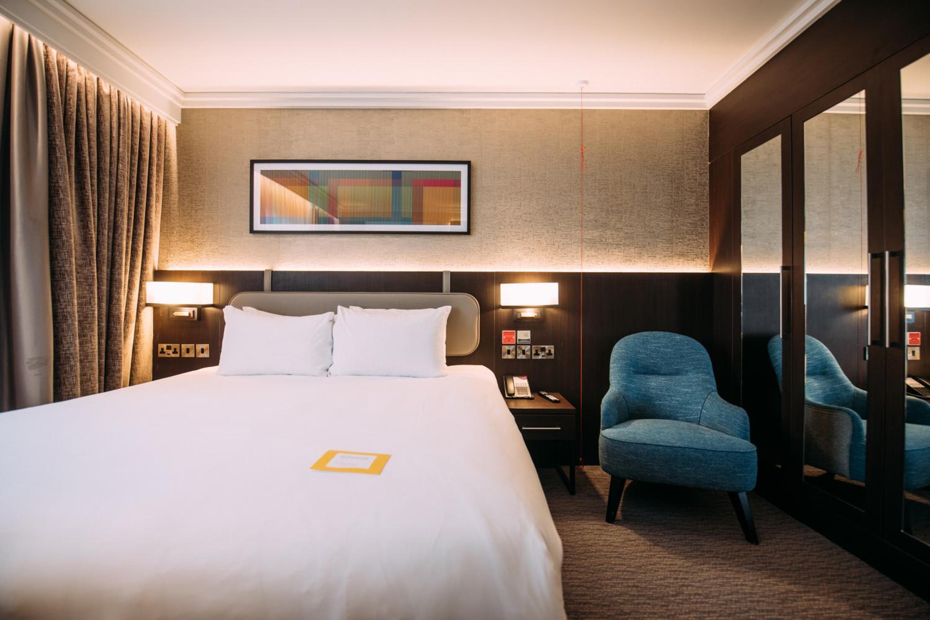 Standard King Room - Accessible - Photo 1