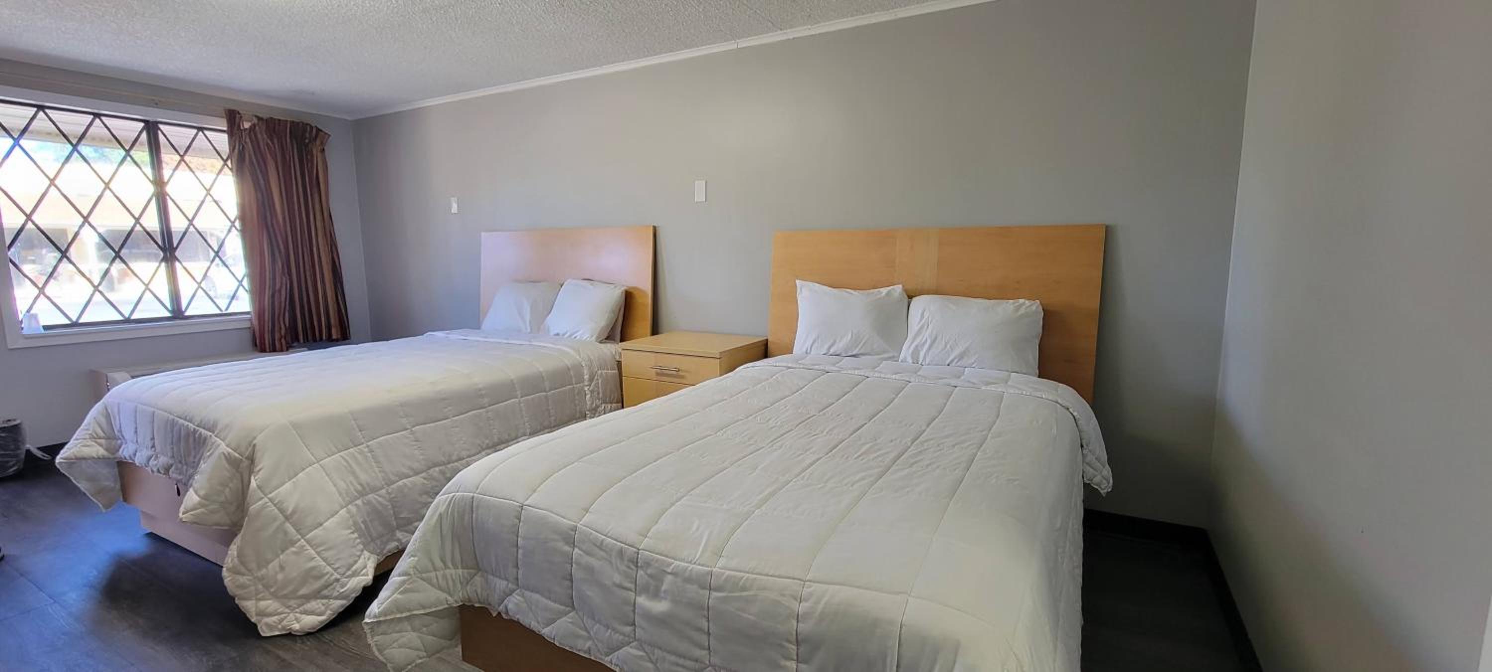 Deluxe Double Room (2 Adults + 1 Child) - Photo 8