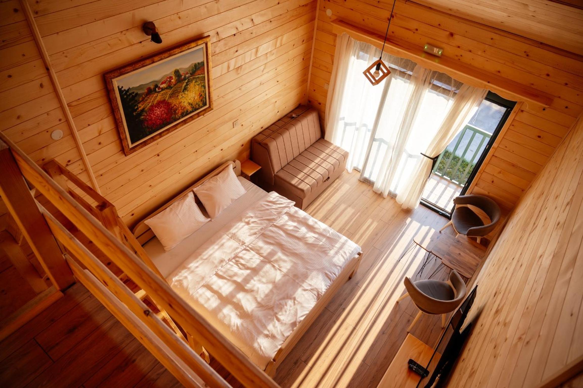 Deluxe Family Room photo 3