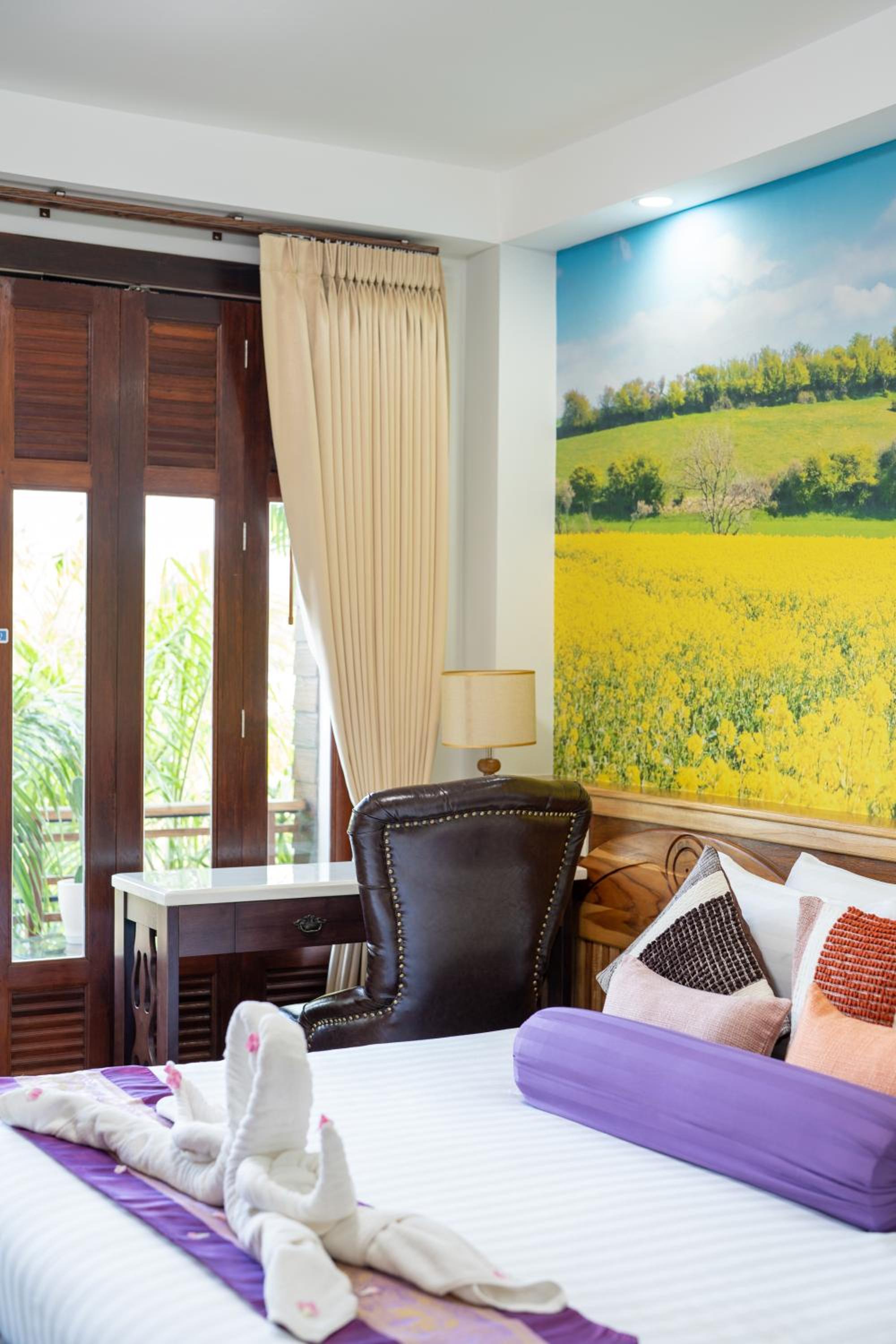 Deluxe Double Room with Balcony photo 3