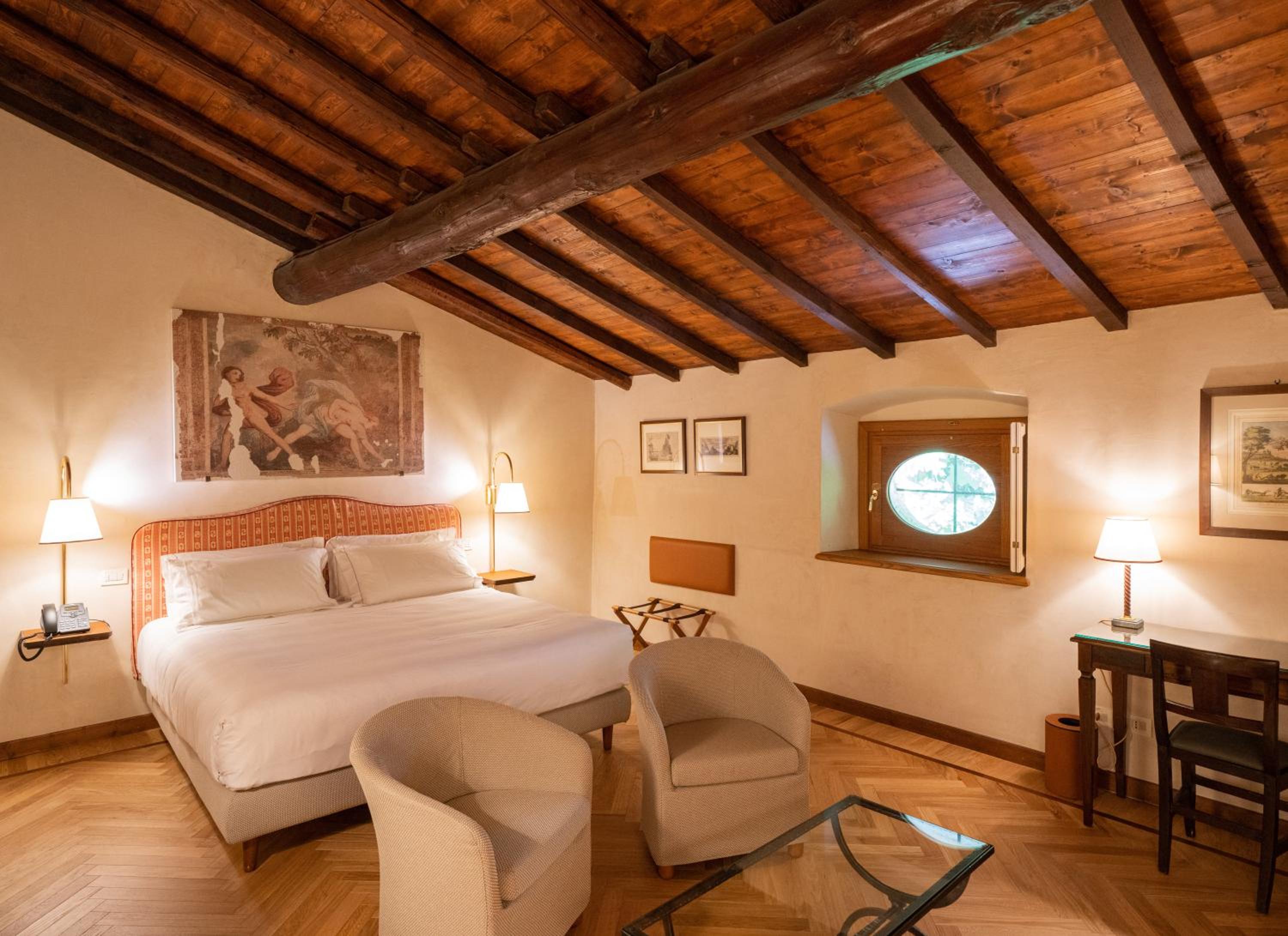 Large Double Room with Spa Access - Photo 2