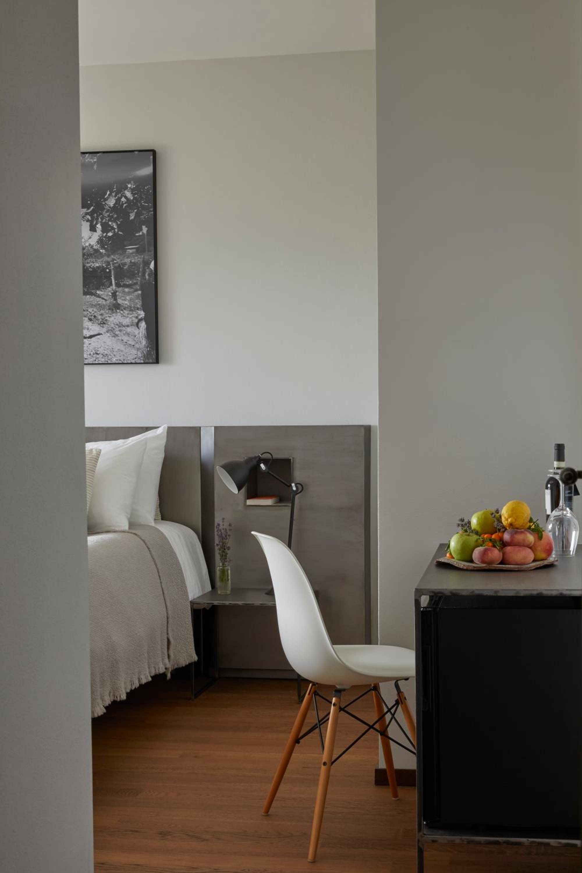 Deluxe King Room - Photo 5
