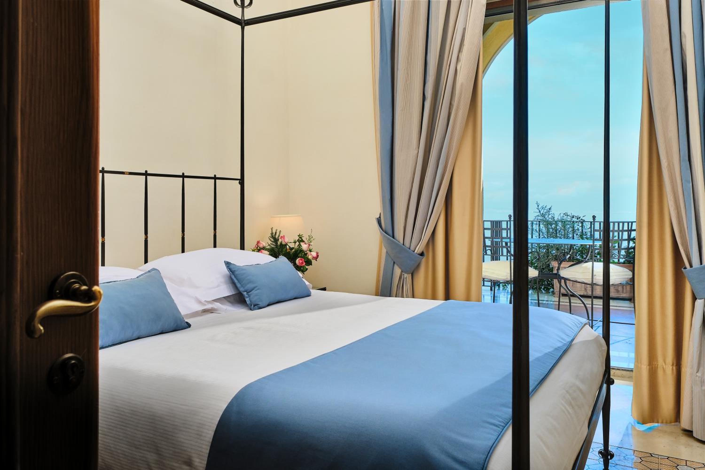 Deluxe Double Room with Sea View - Photo 9