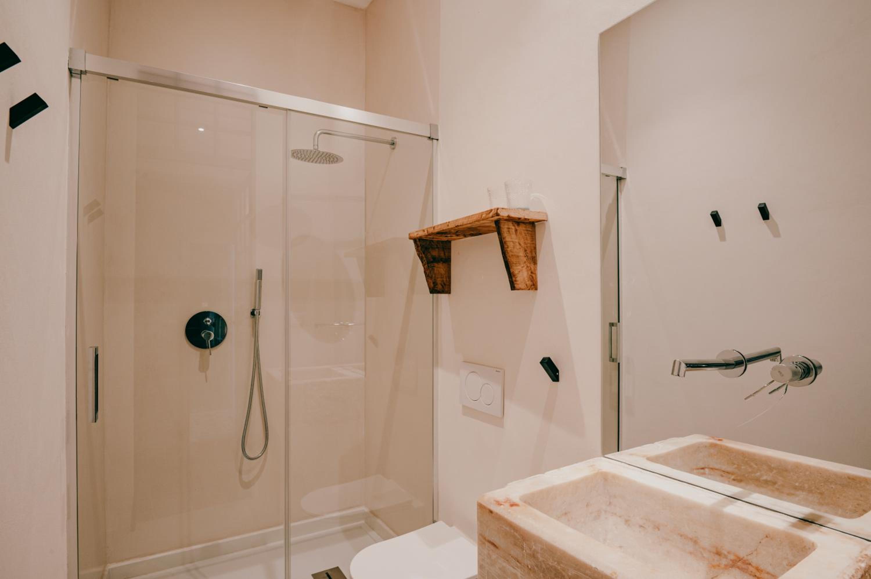 Premium Room - Photo 7