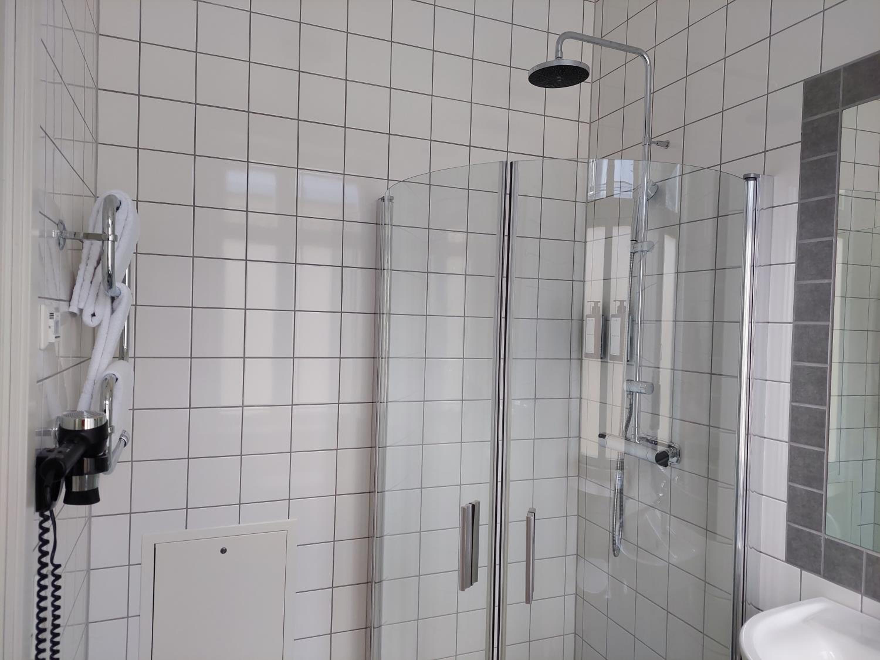 Deluxe Room - Photo 26