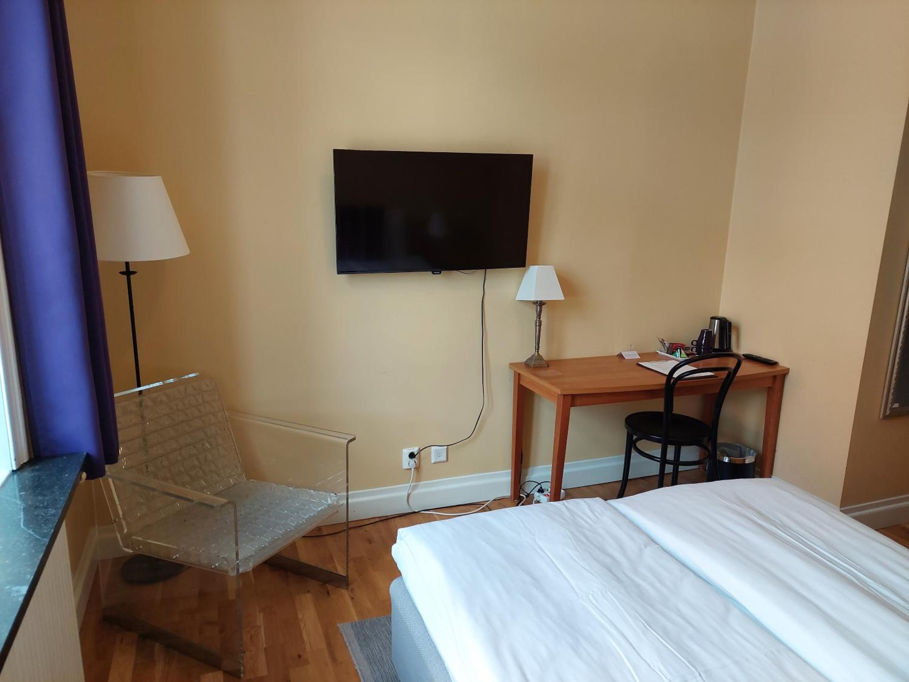 Small Double Room - Photo 6