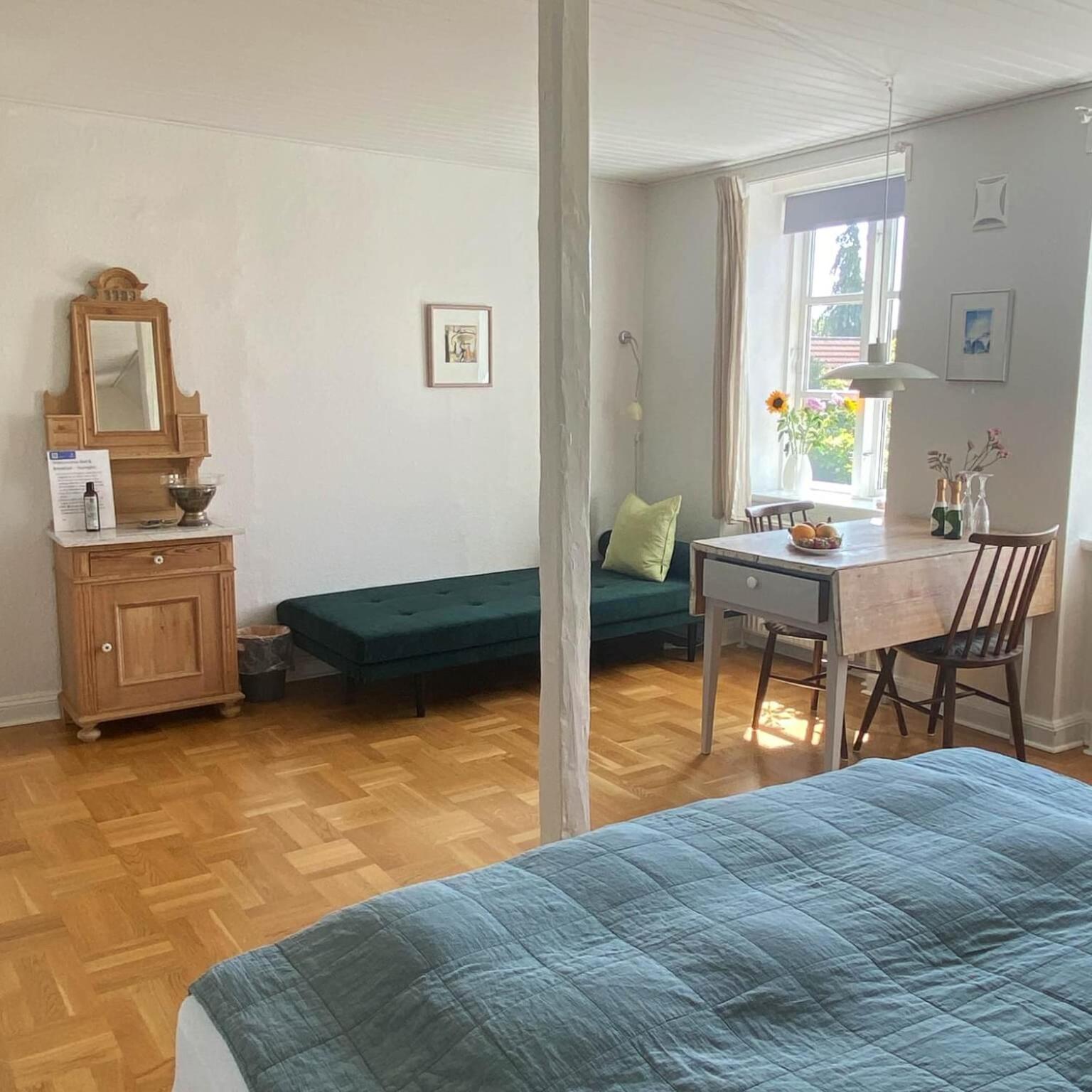 Double Room With Shared Bathroom photo 1