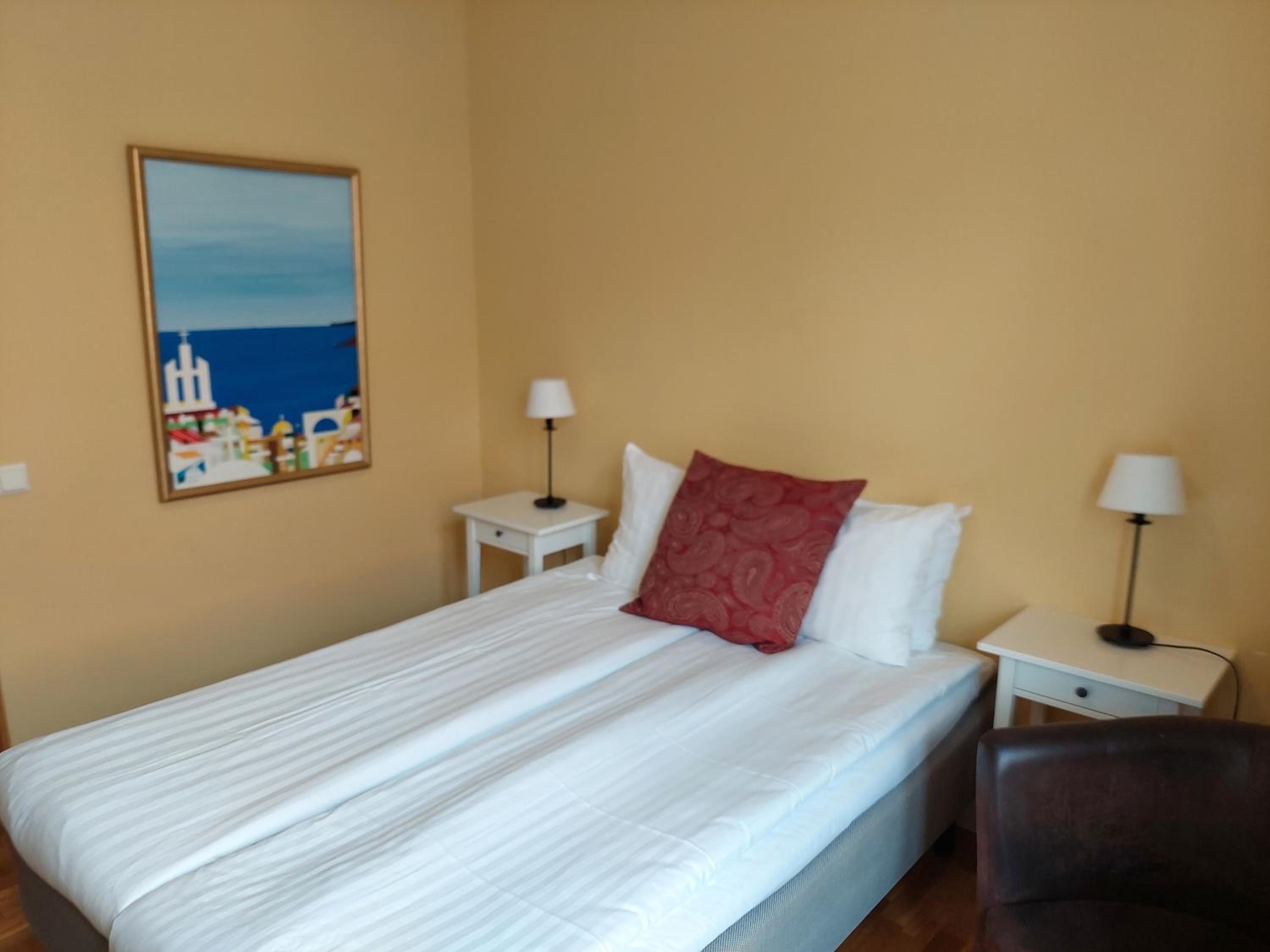 Double Room - Photo 8