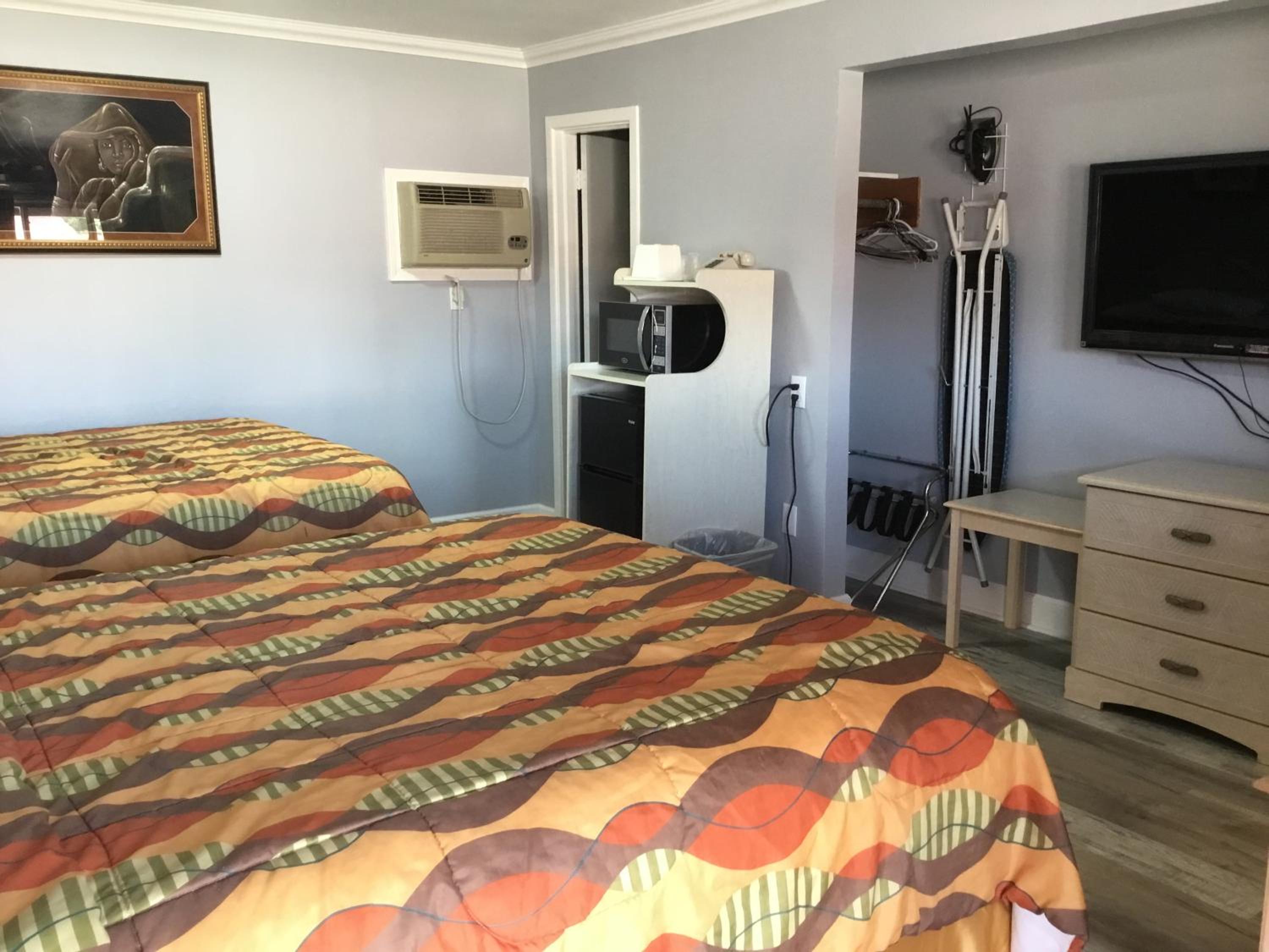 Double Room with Two Double Beds - Non-Smoking - Photo 6