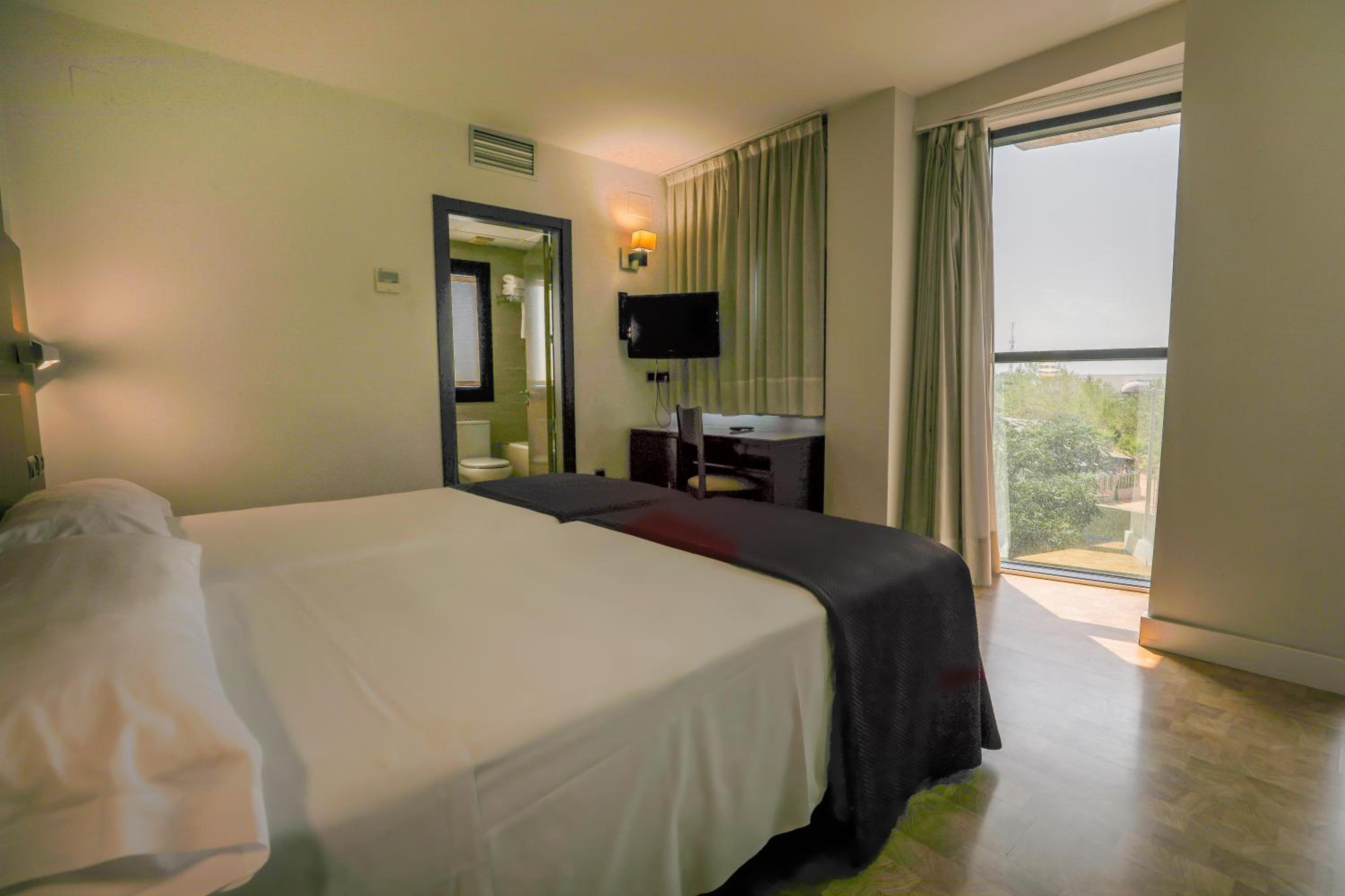 Twin Room - Photo 5