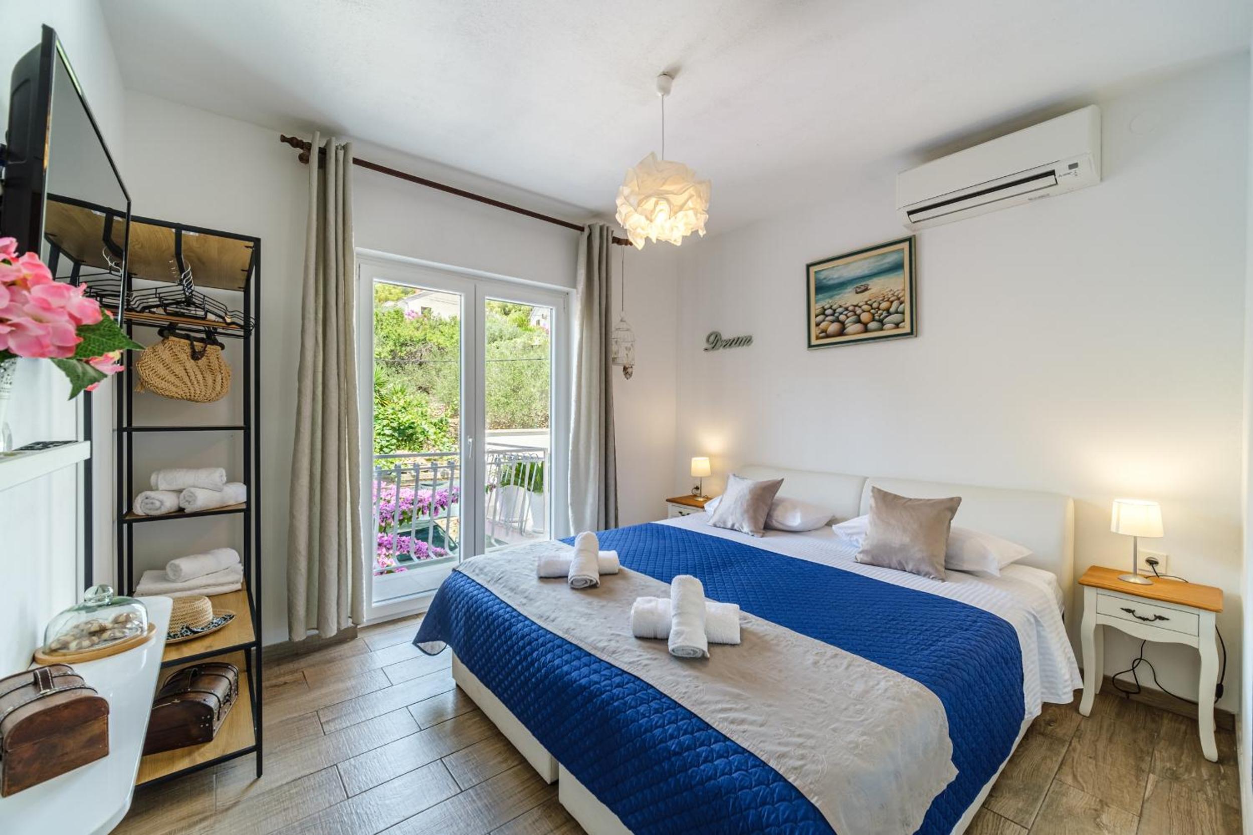 Deluxe Double Room with Balcony and Sea View