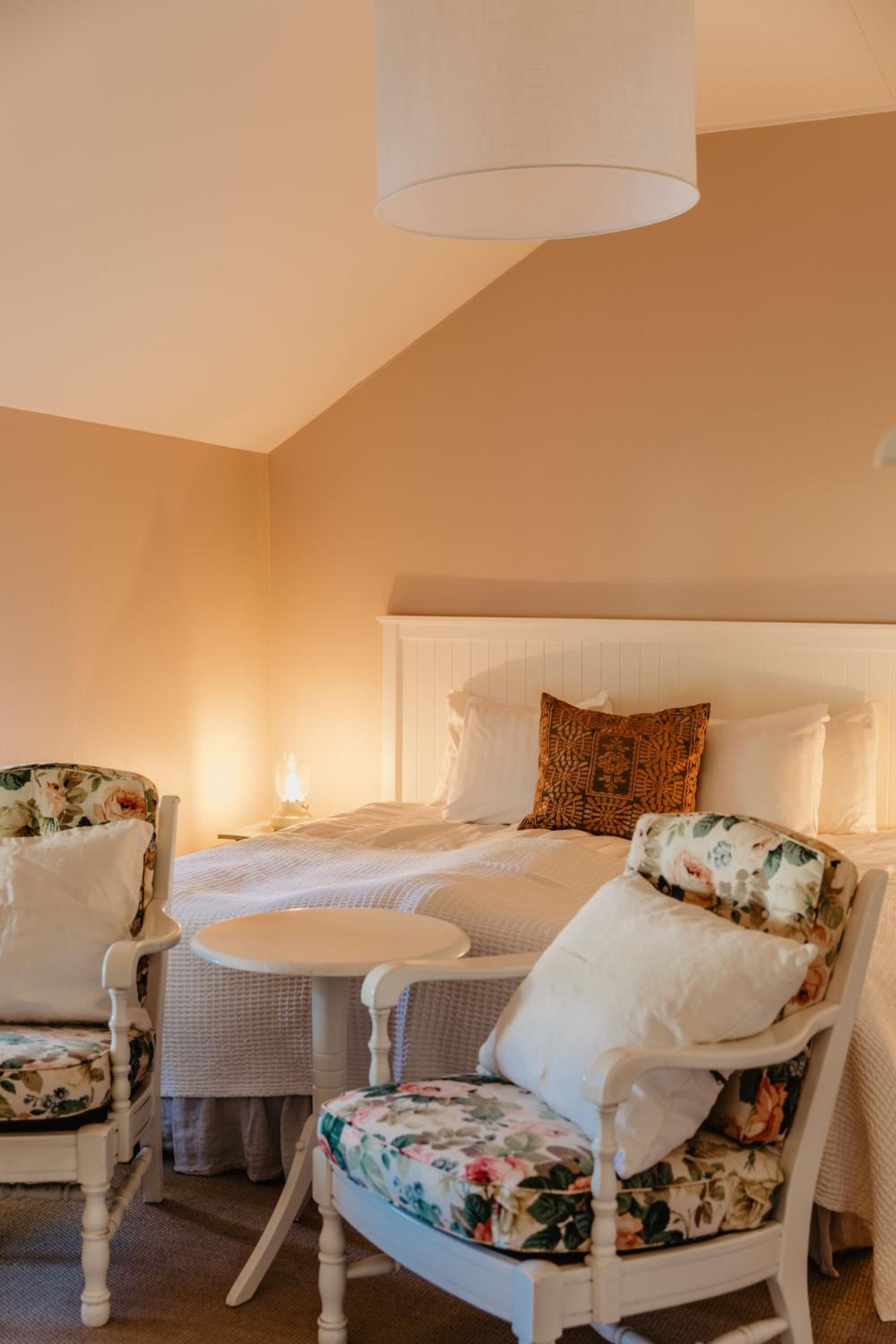 Budget Double Room - Photo 10