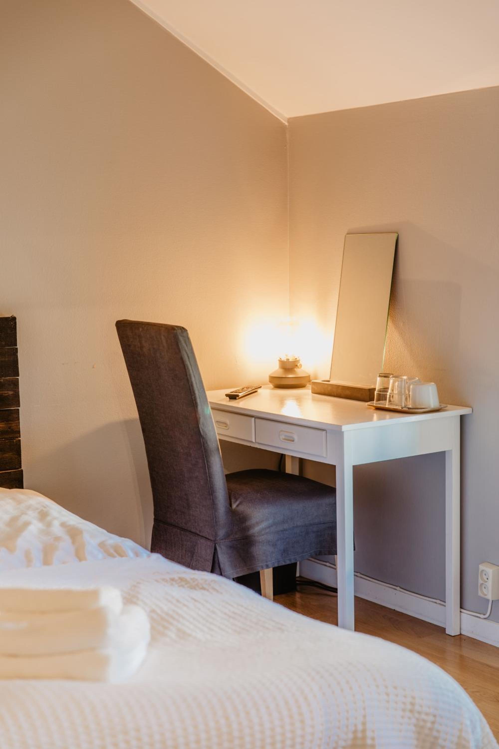 Budget Double Room - Photo 14
