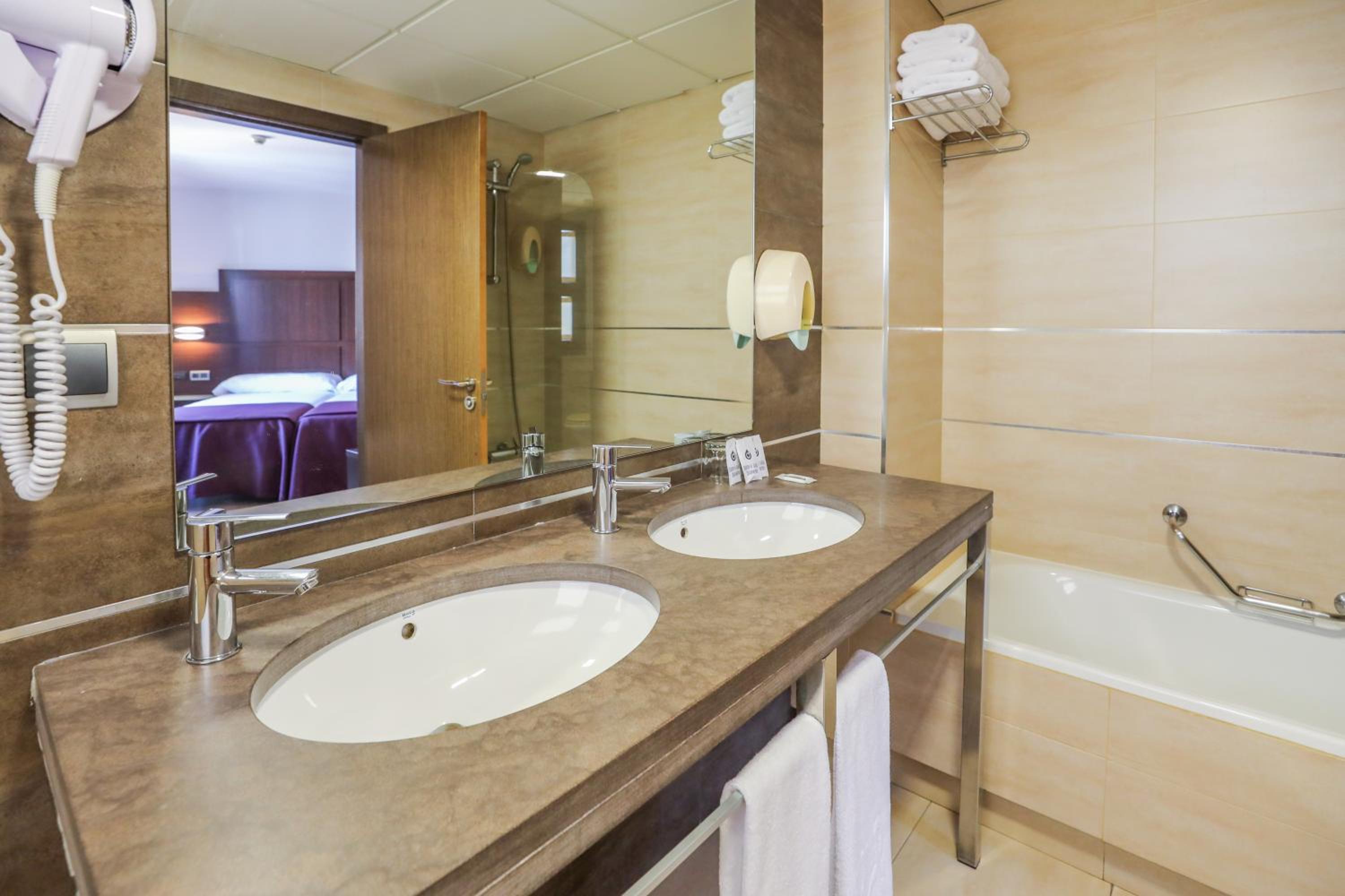 Basic Triple Room photo 2