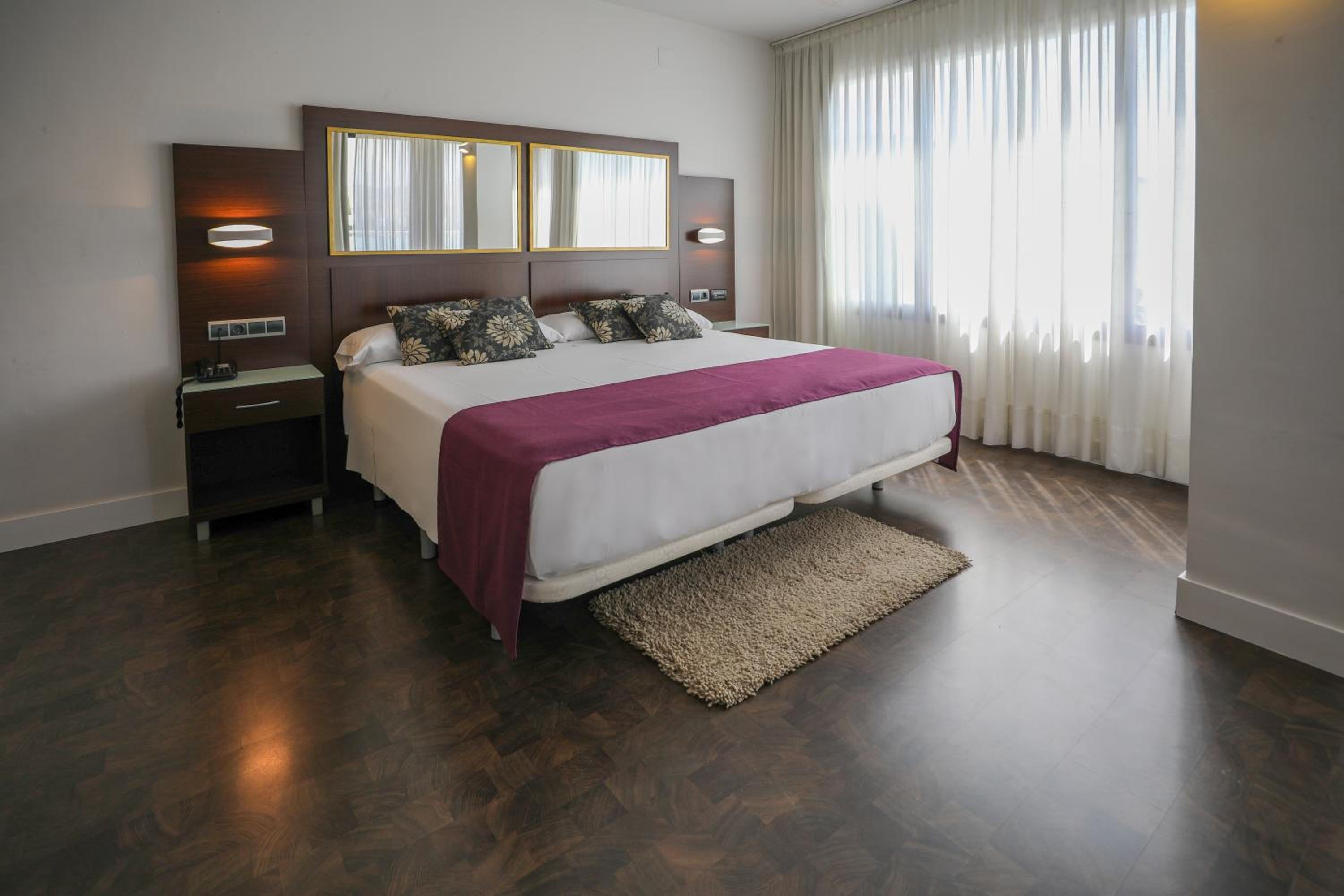 Double Room with Terrace - Photo 3
