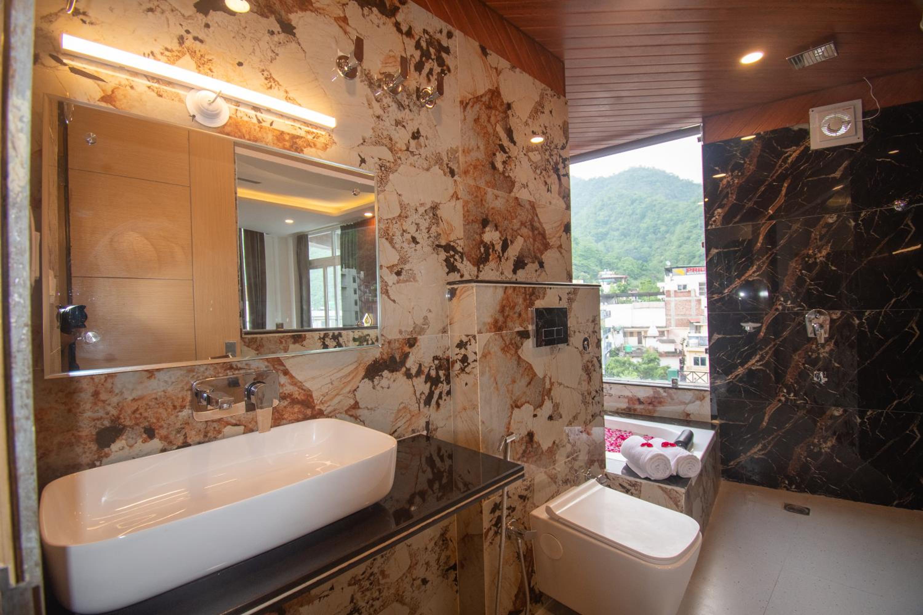 Suite with Balcony photo 3