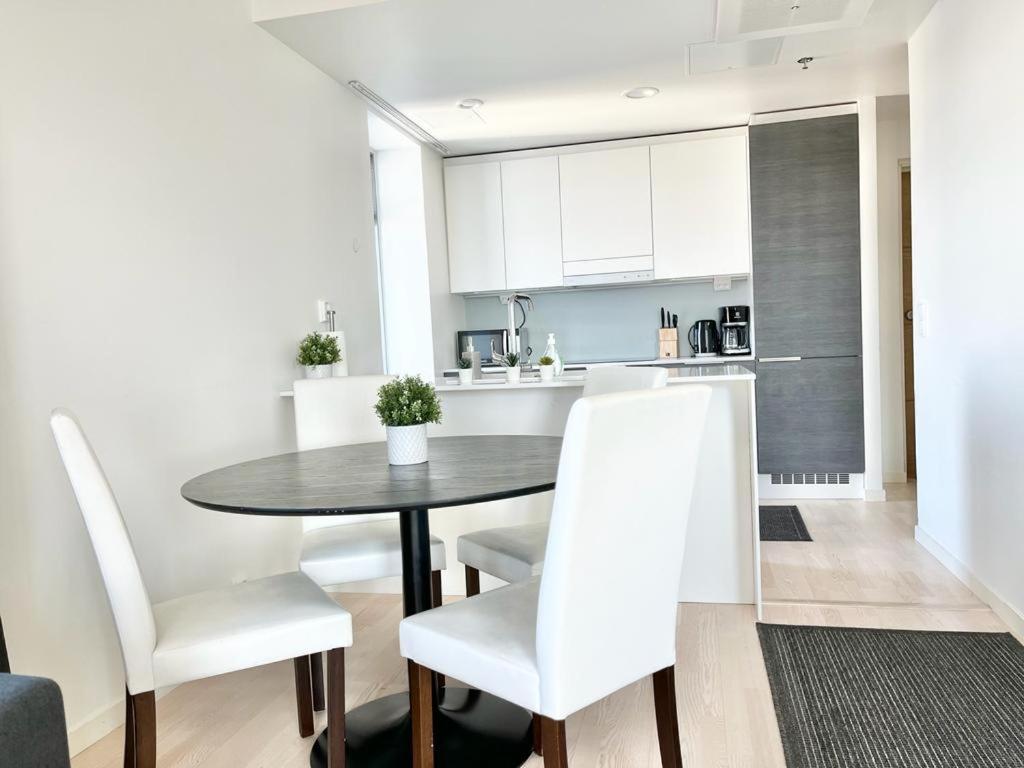One-Bedroom Apartment - Photo 3