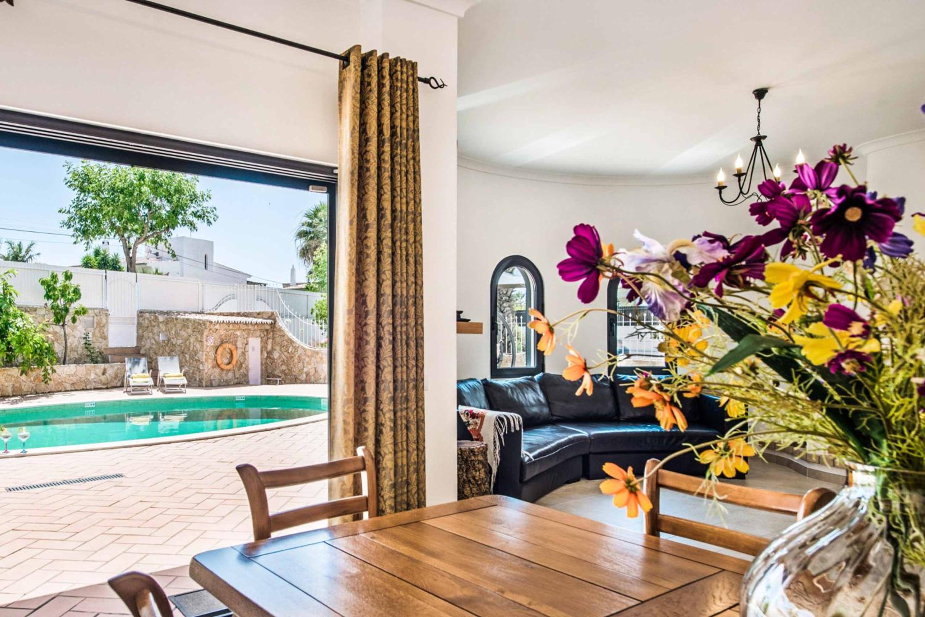 Villa photo 3