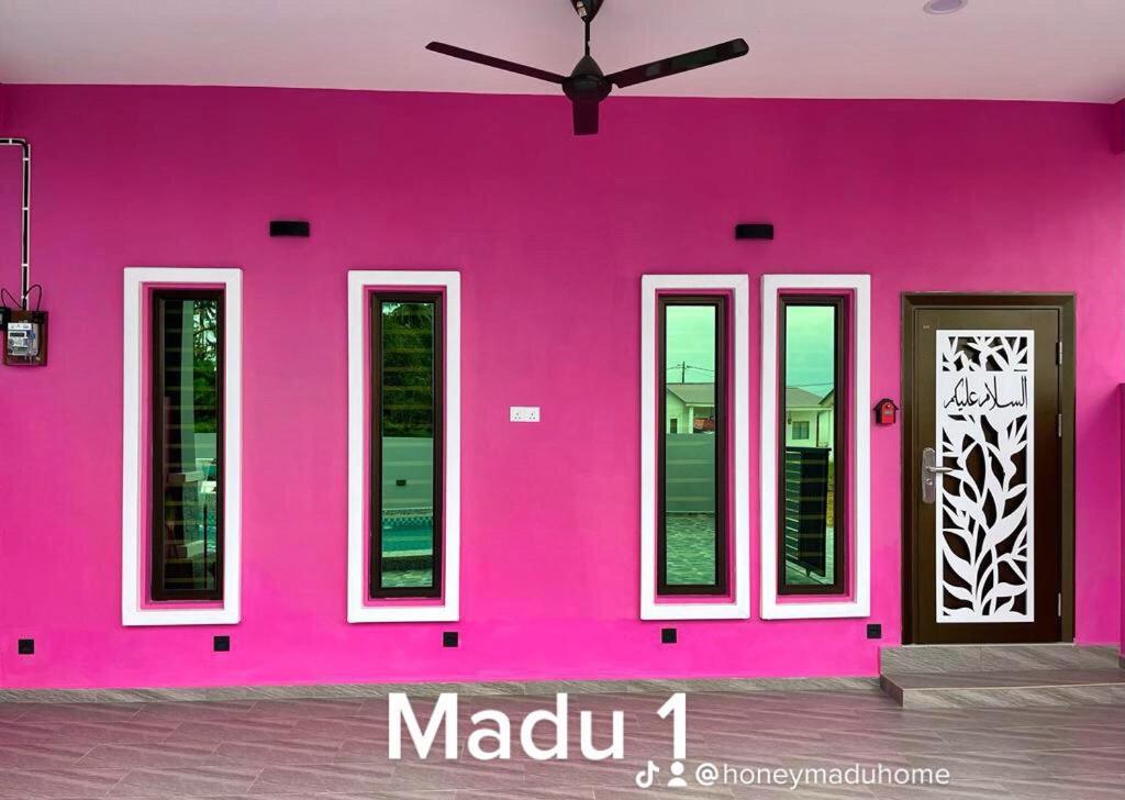 Three-Bedroom House photo 1