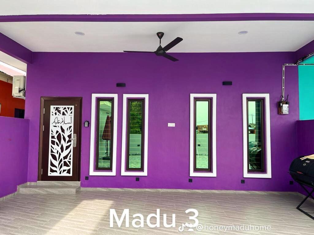 Three-Bedroom House photo 3