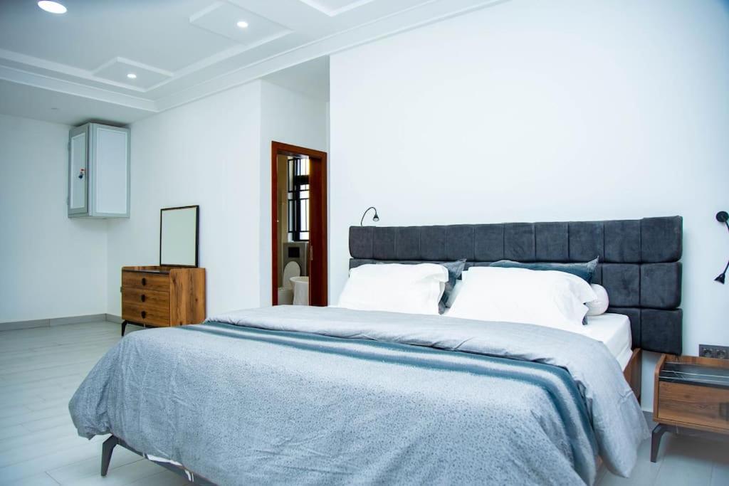 Three-Bedroom Apartment photo 1