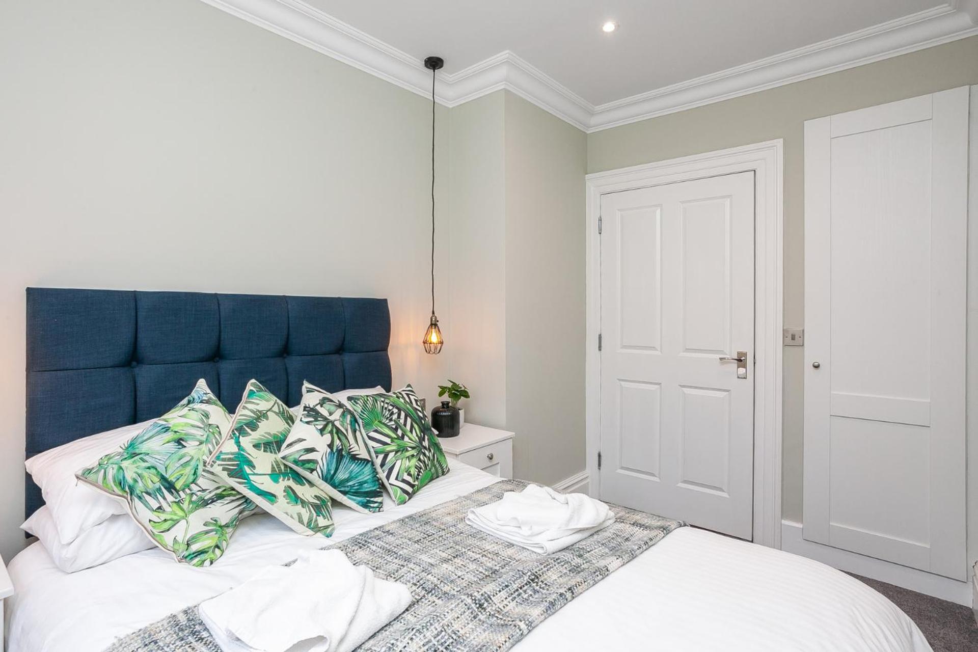 Two-Bedroom Apartment - Photo 4
