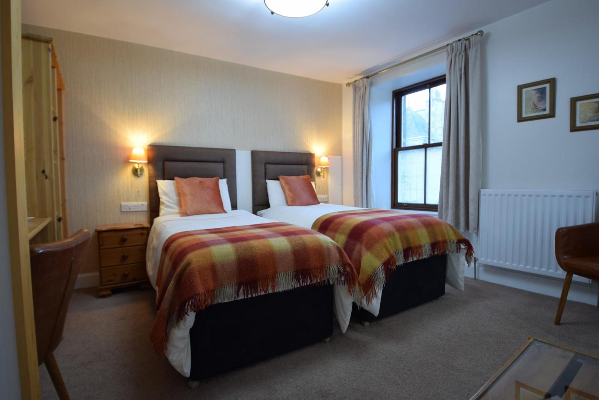 Twin Room with Private Bathroom photo 1