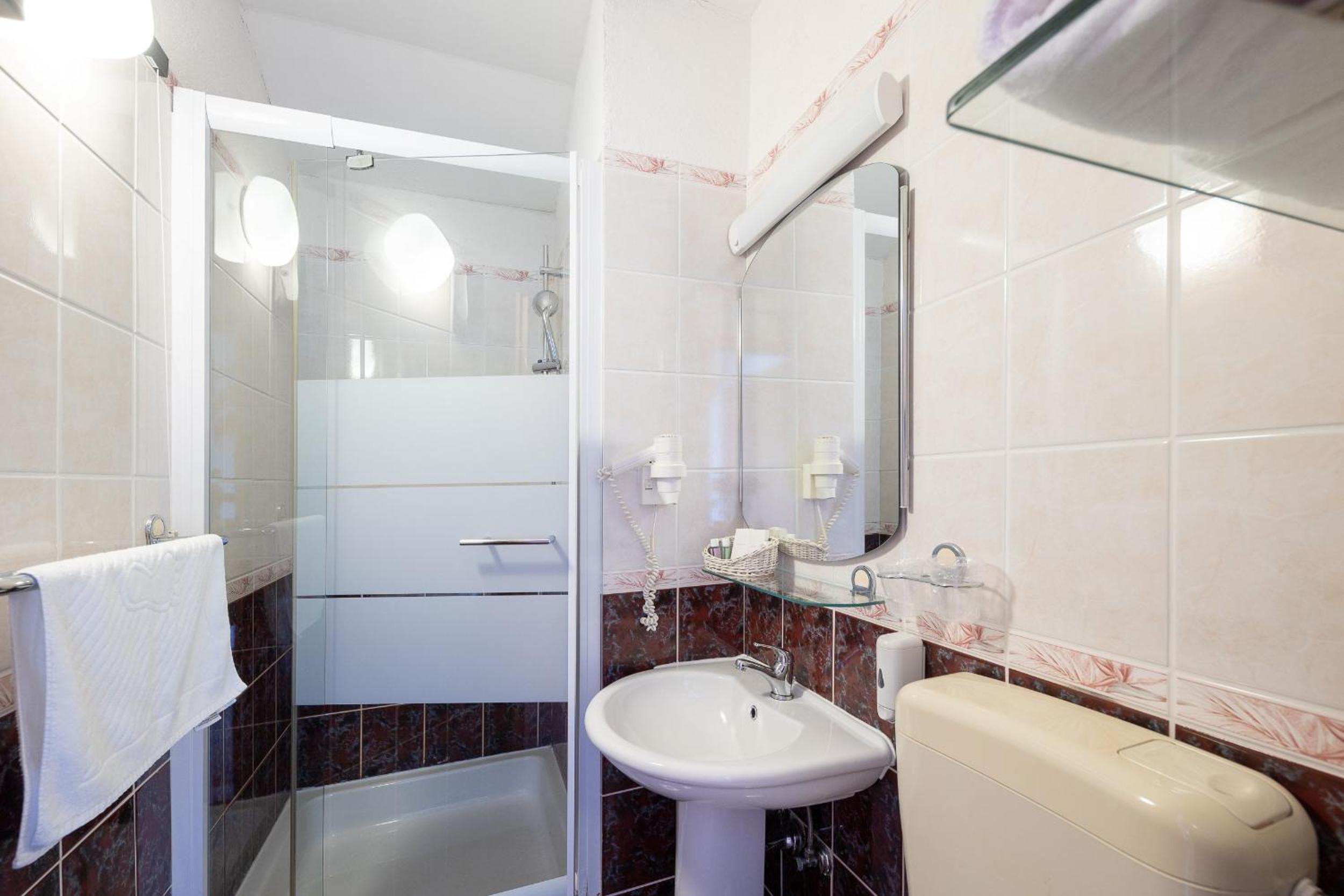 Deluxe Double Room with Sea View - Photo 4