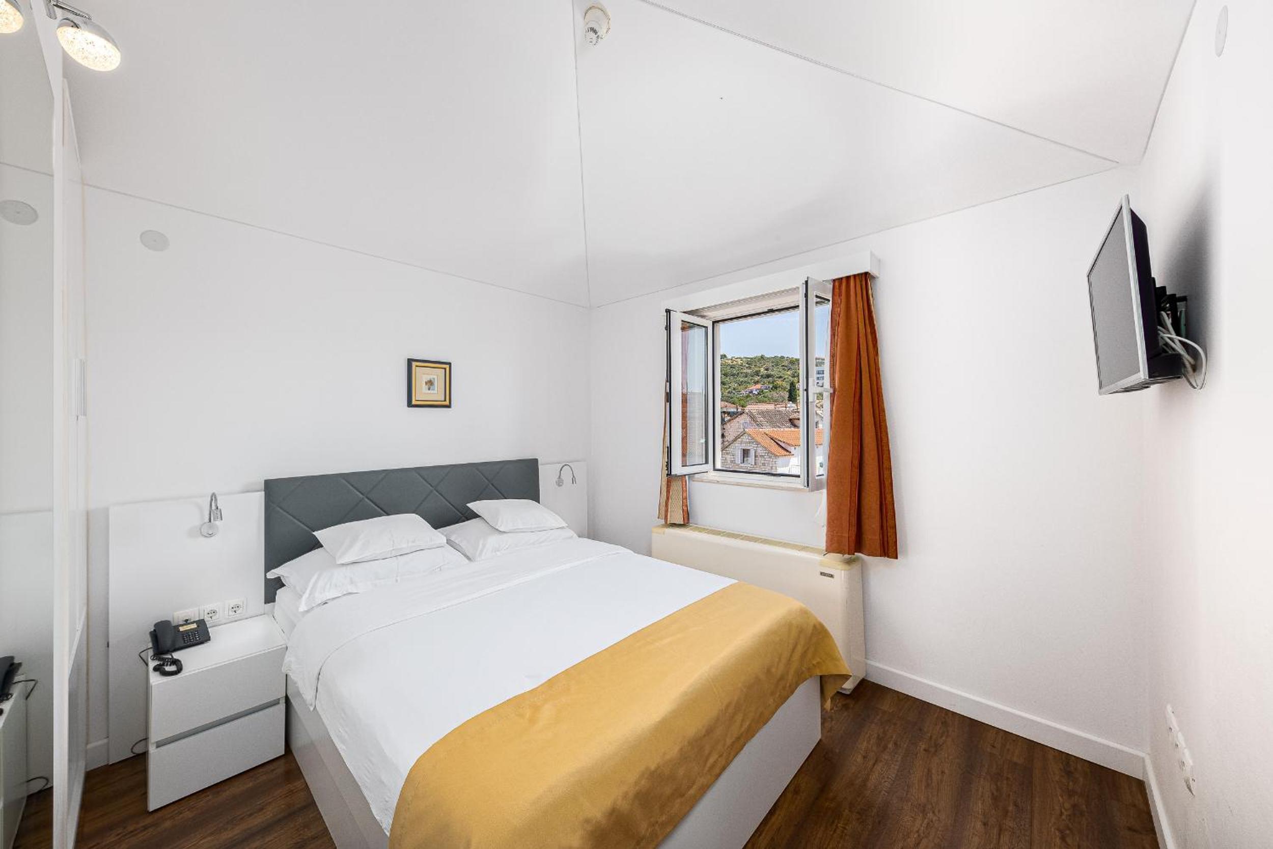 Double Room with Garden View - Photo 1