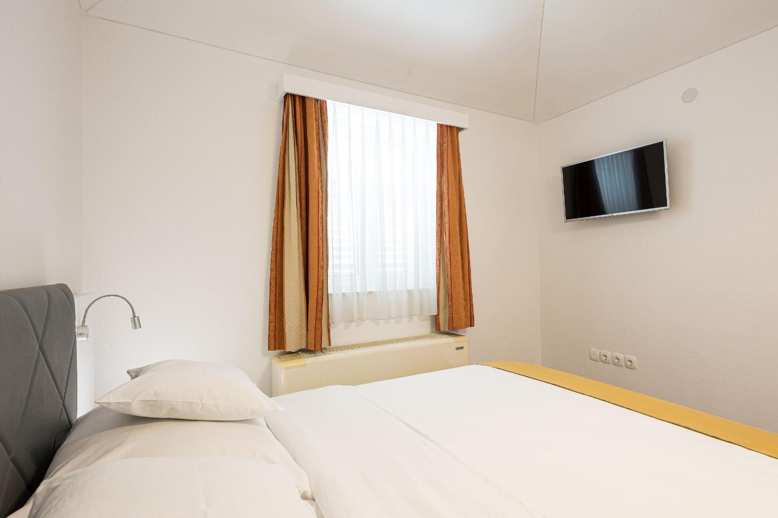 Double Room with Garden View - Photo 6