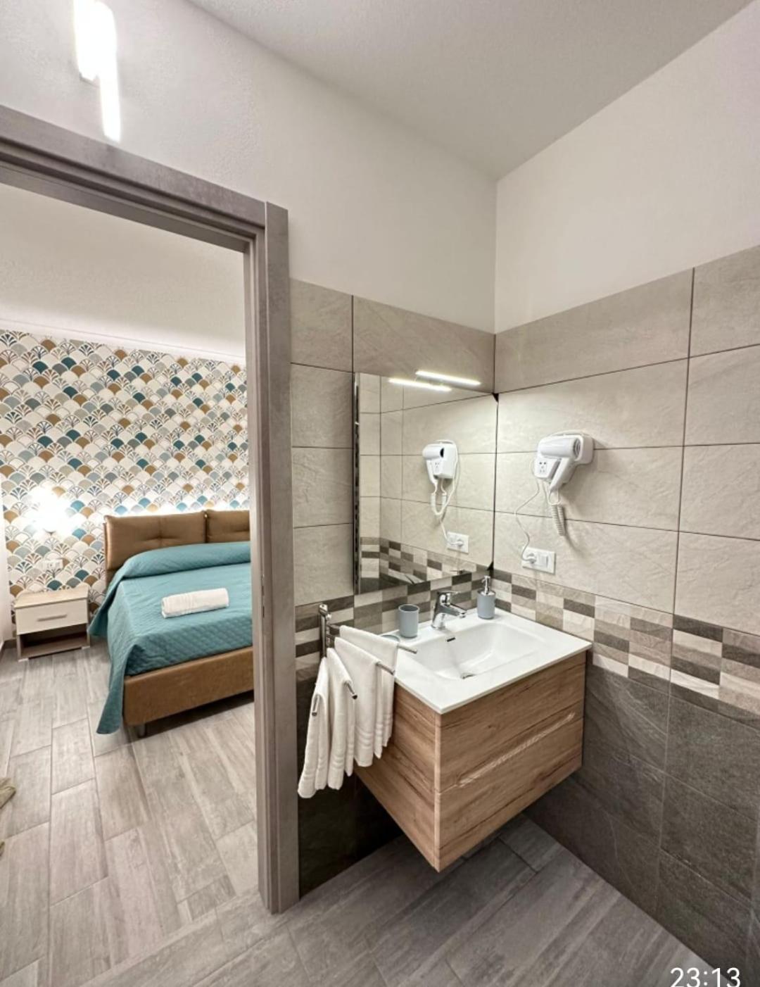 Deluxe Triple Room - Photo 9