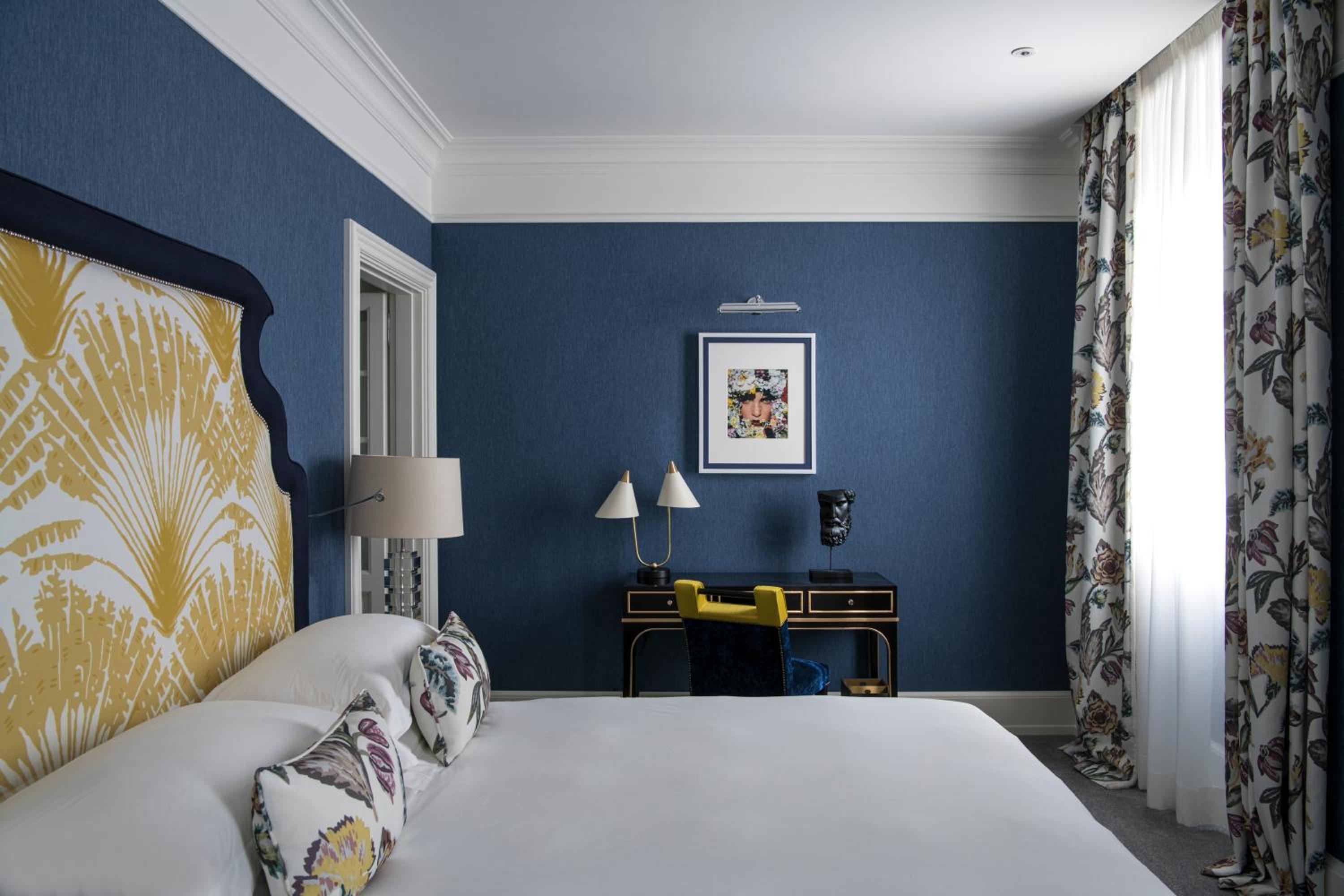 Luxury Triple Room thumbnail 6