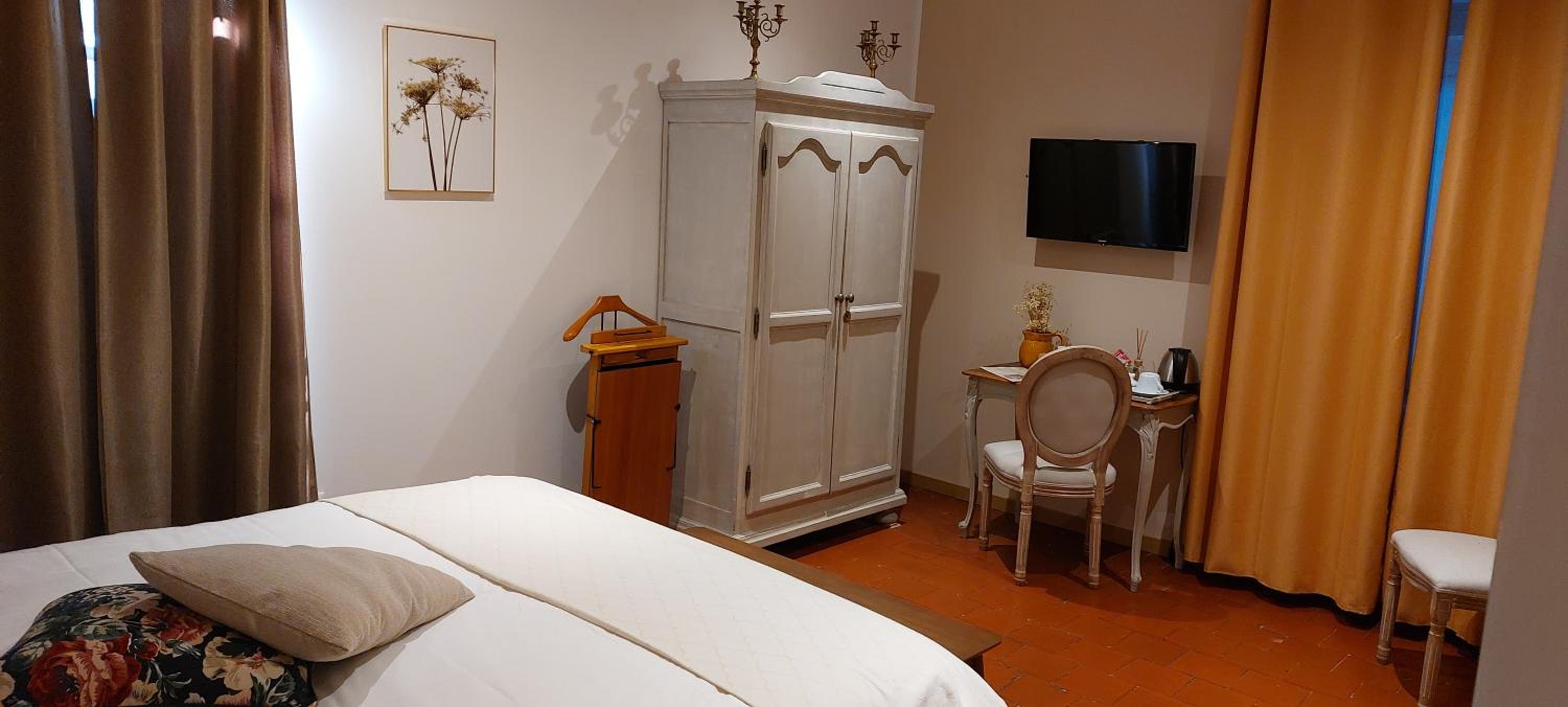 Queen Room photo 1