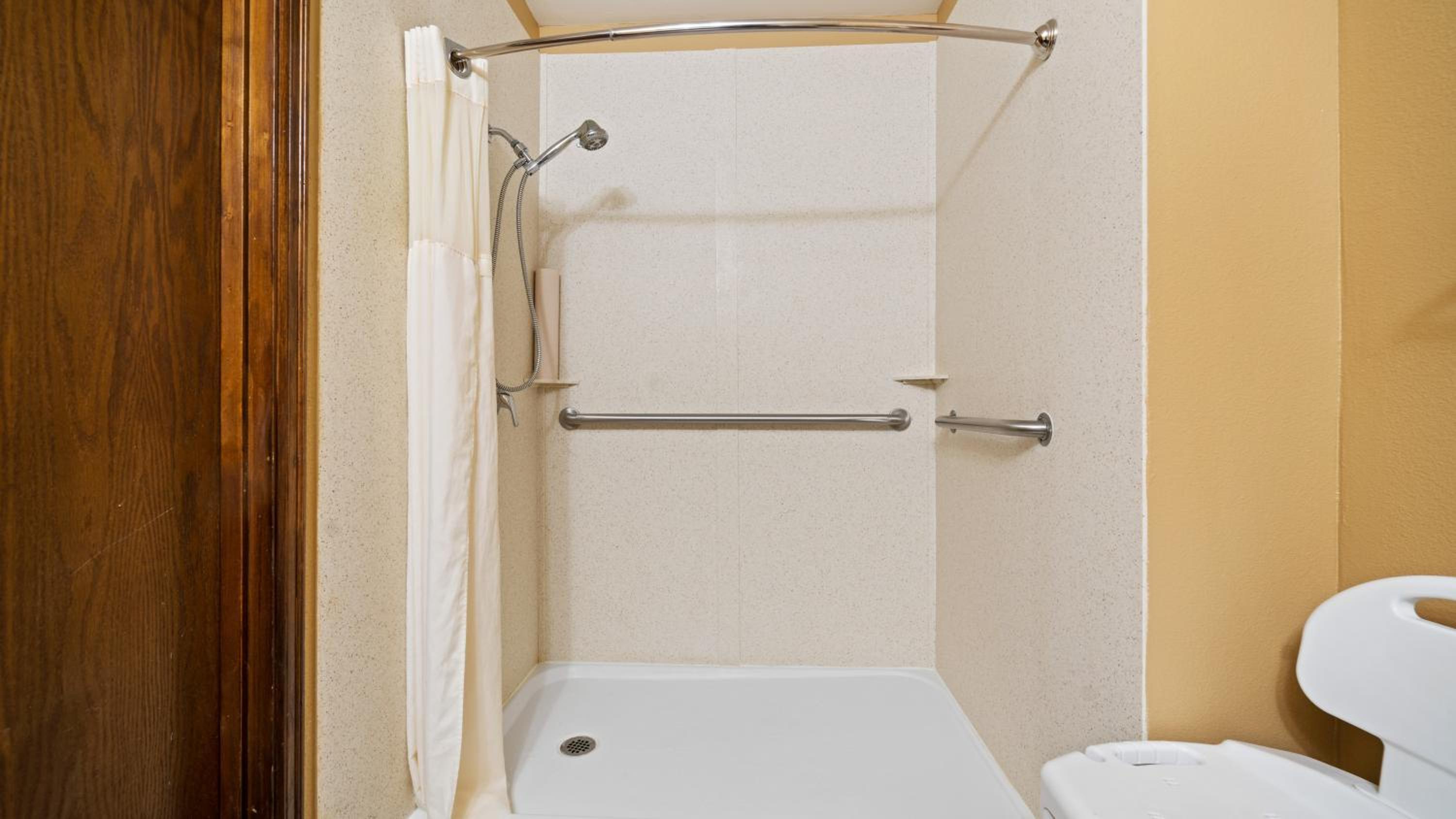 Queen Room - Disability Access - Photo 3