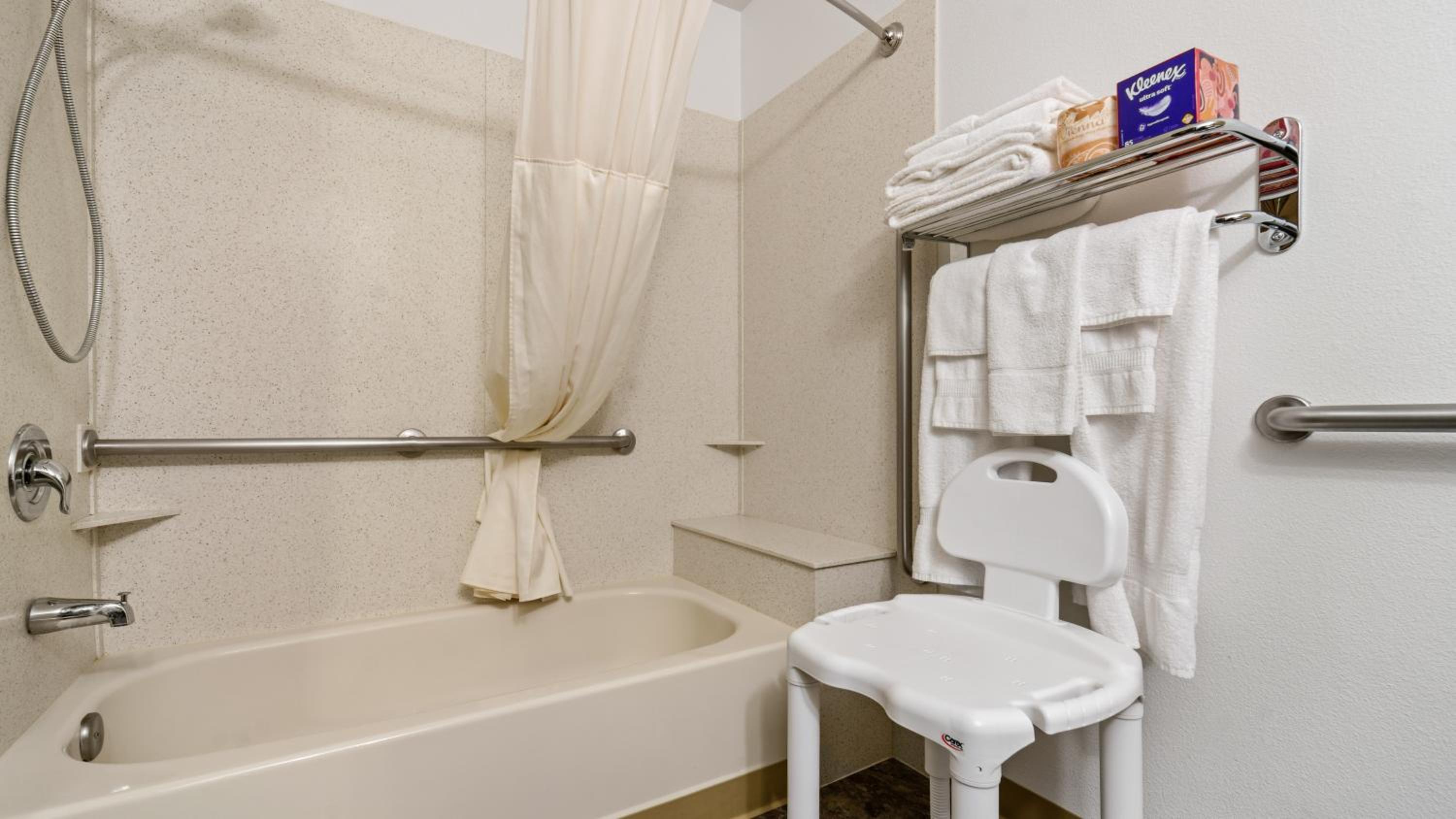 Queen Room - Disability Access - Photo 4