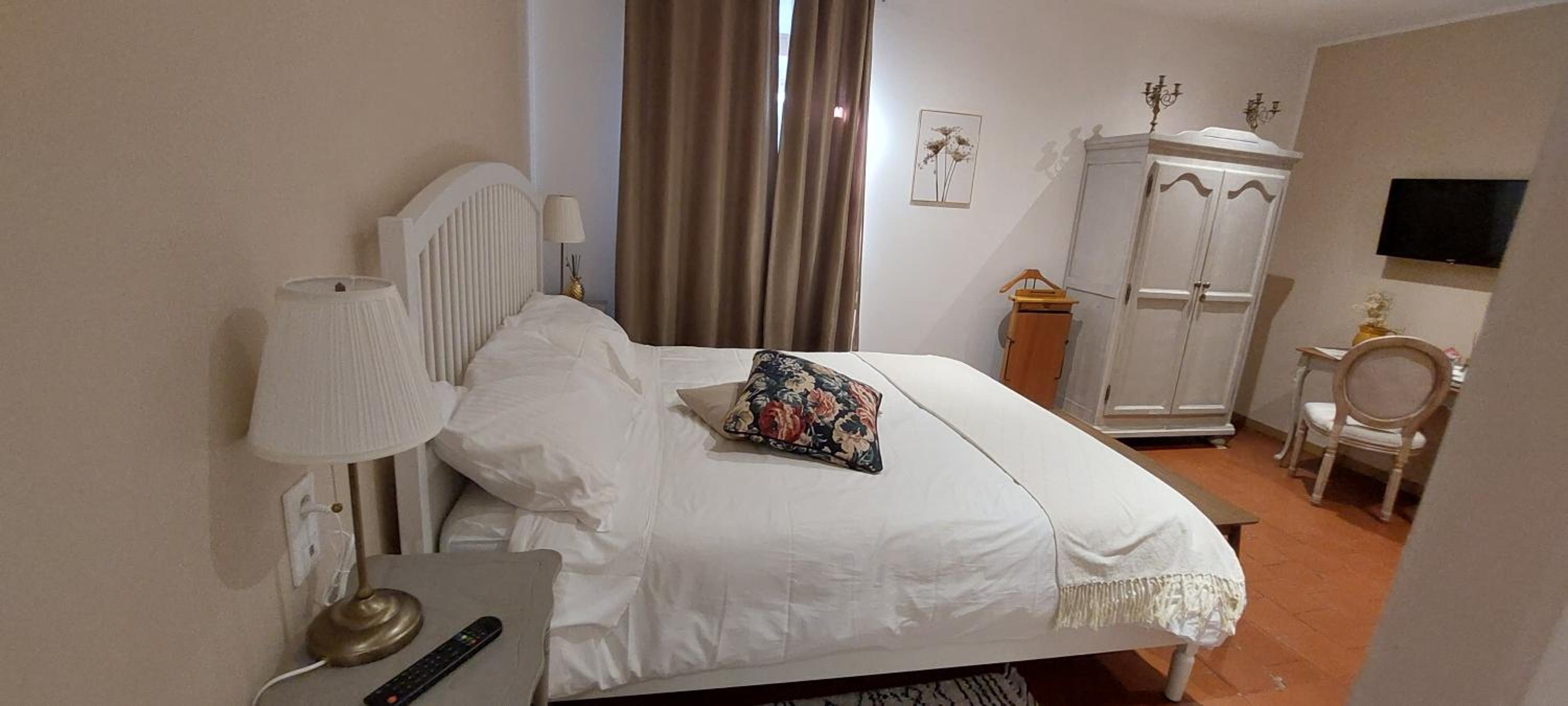 Queen Room photo 3