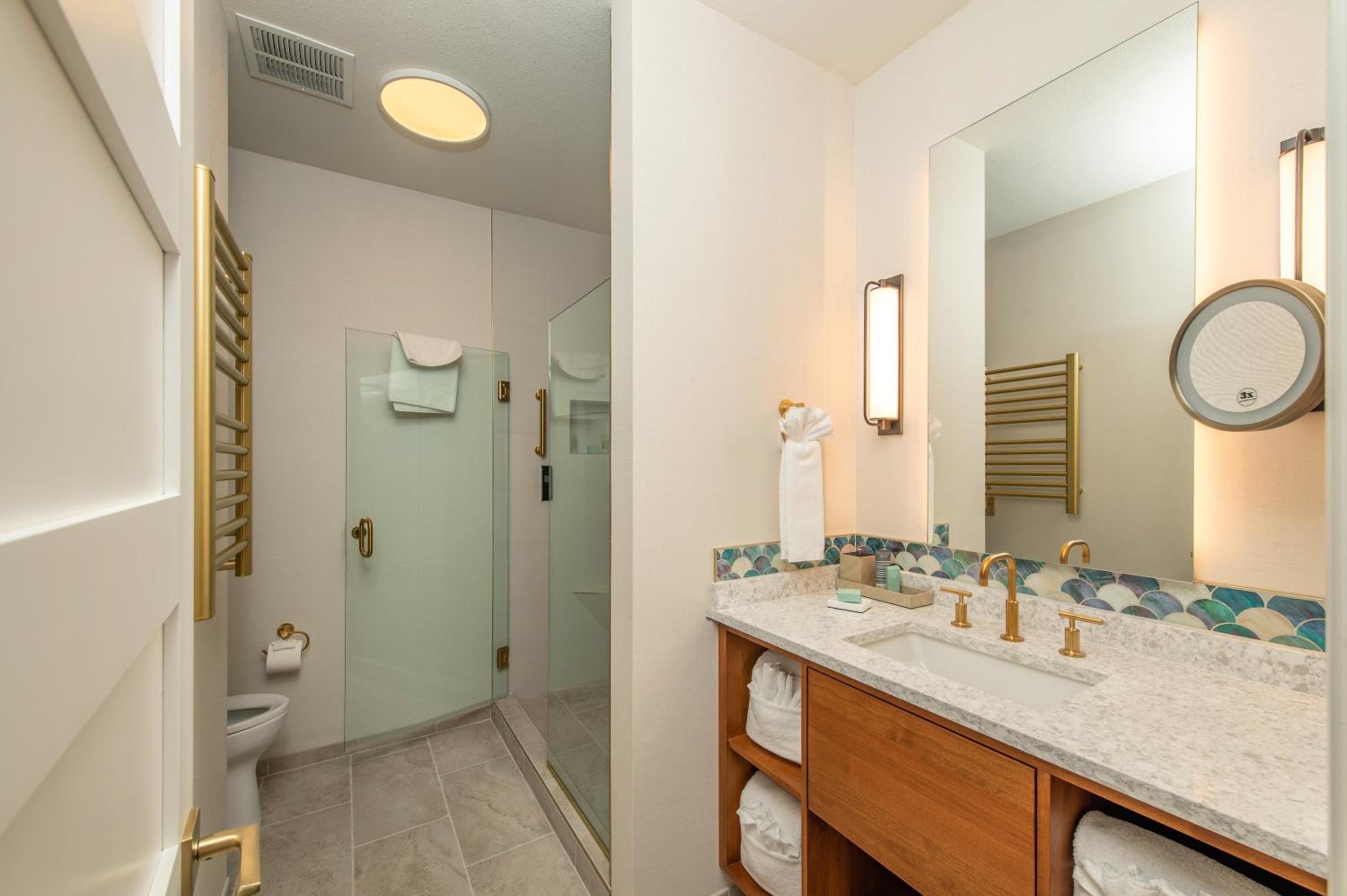 Pacific Suites 2 King (Non View) photo 3