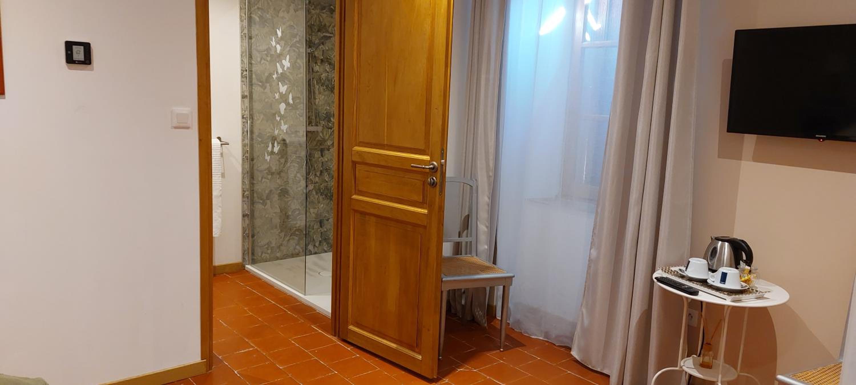 Queen Room - Photo 4