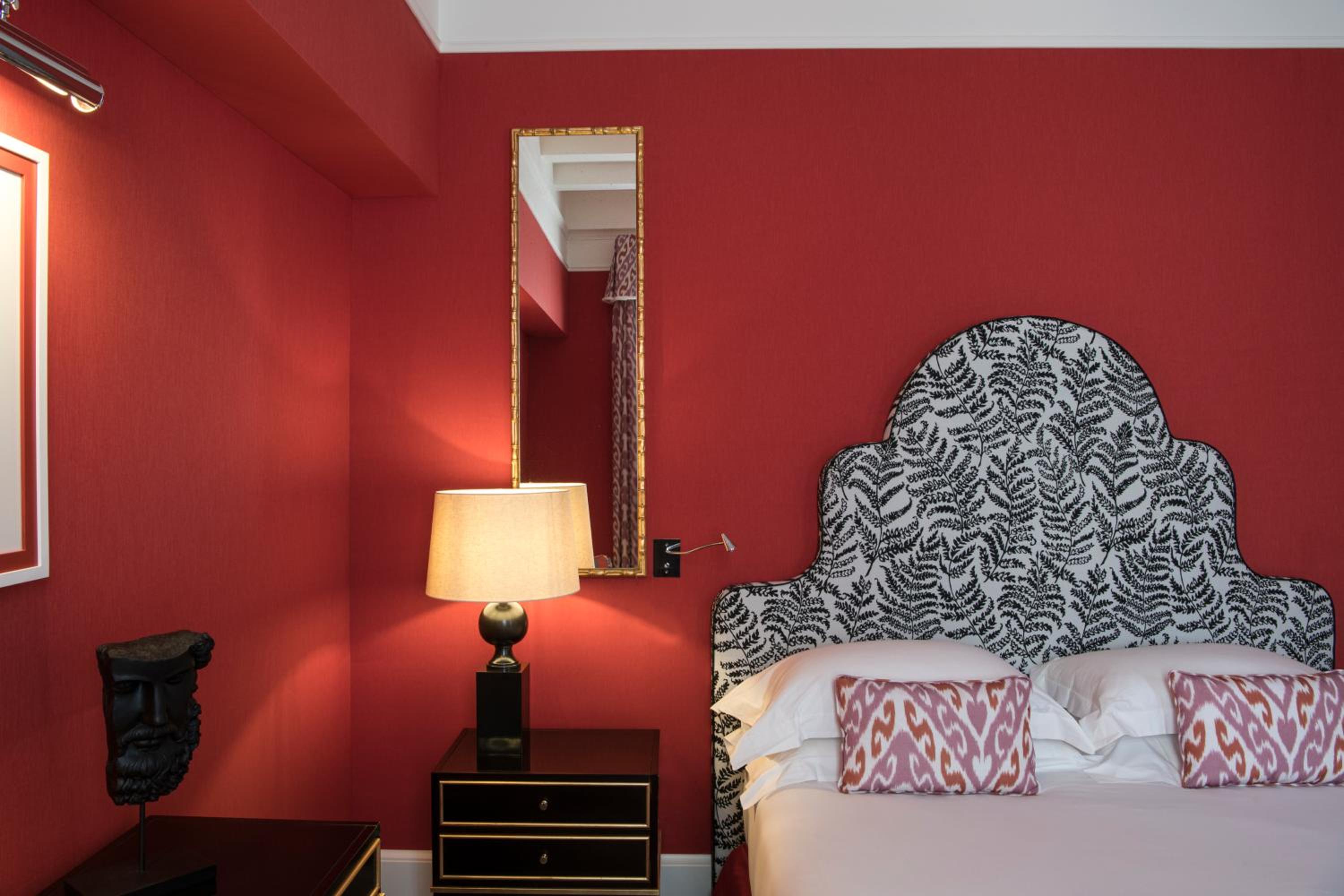 Superior Double Room thumbnail 5