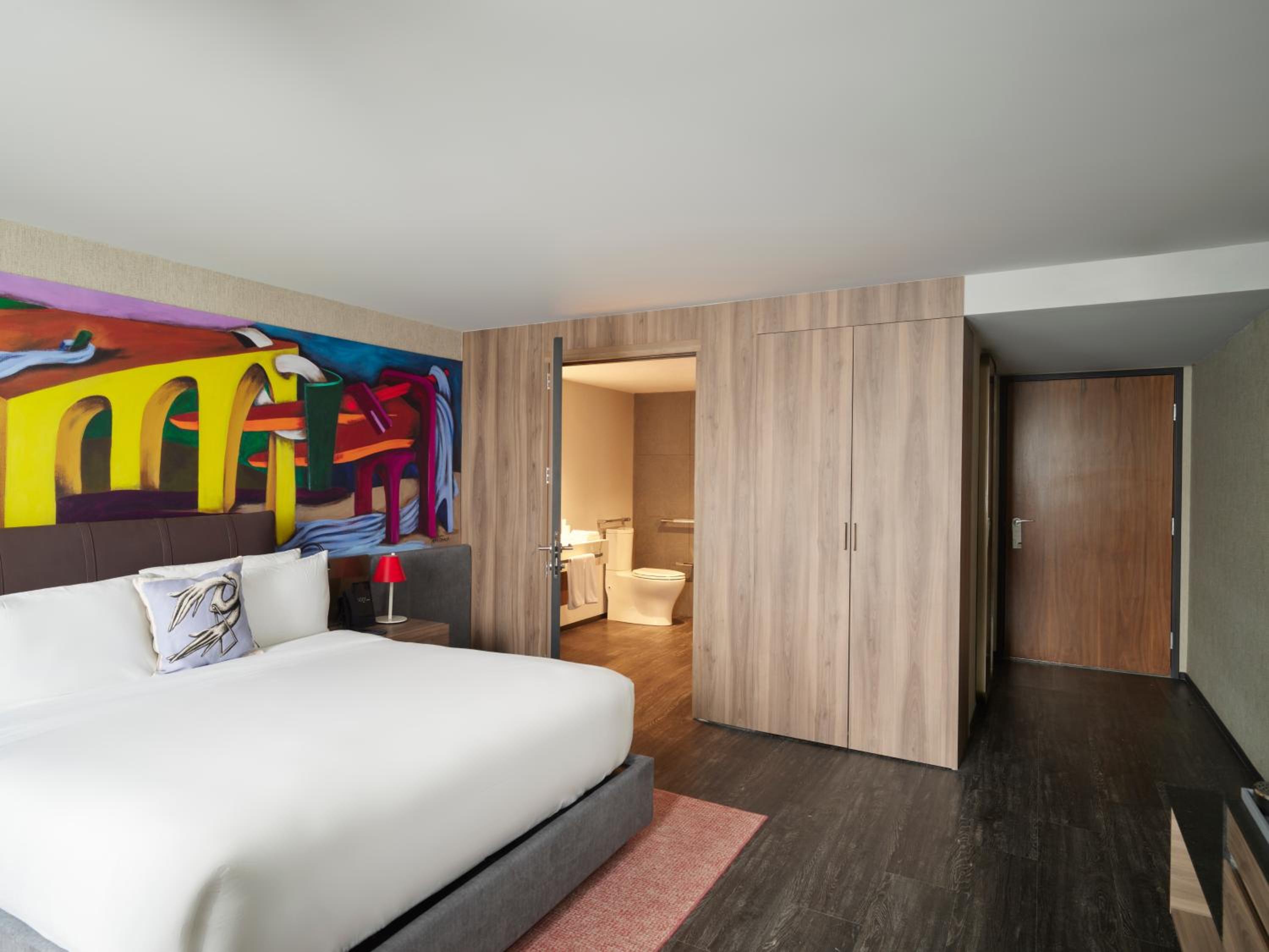 Superior King Room - Mobility Accessible - Photo 5