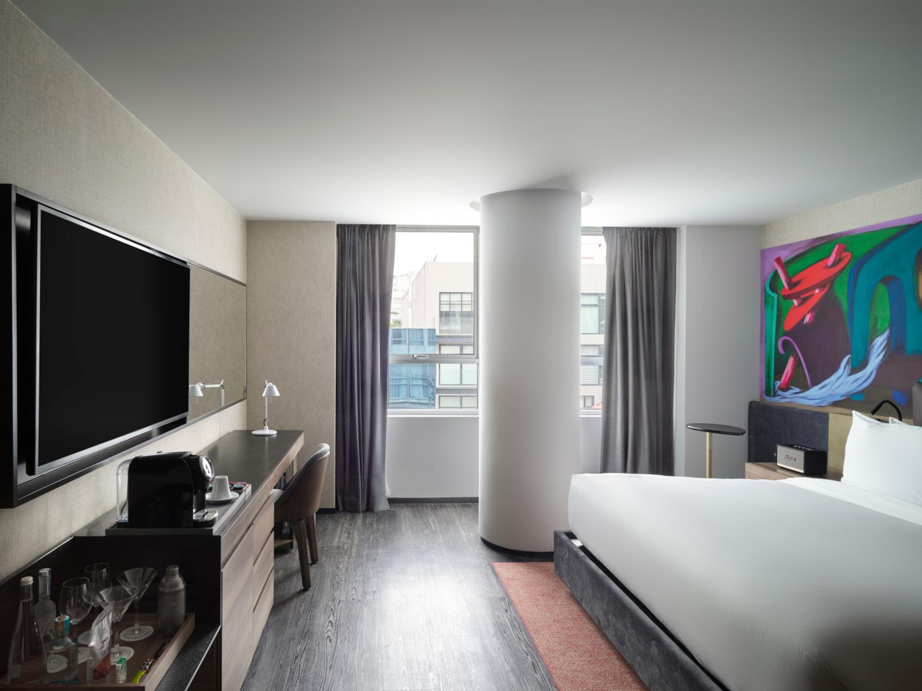 Superior King Room - Mobility Accessible - Photo 4