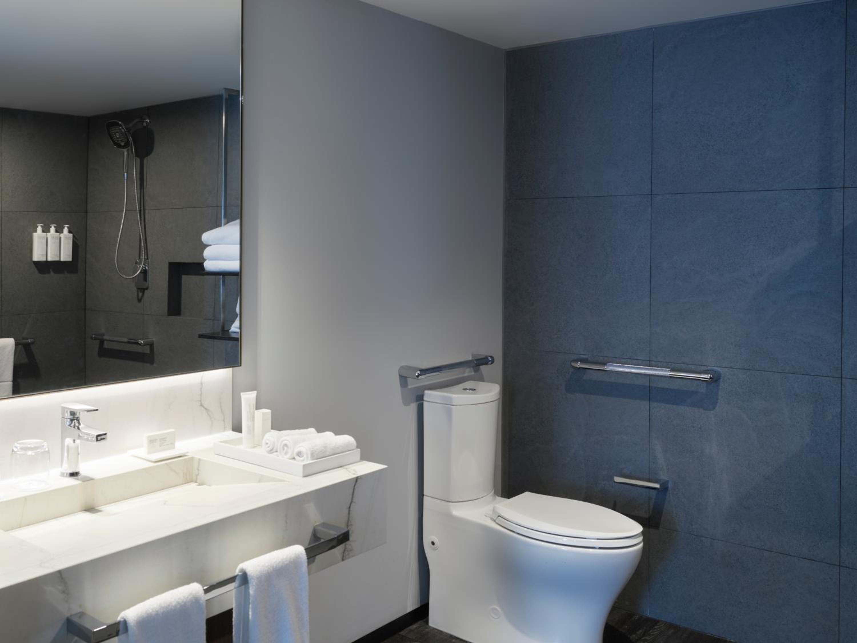 Superior King Room - Mobility Accessible - Photo 3