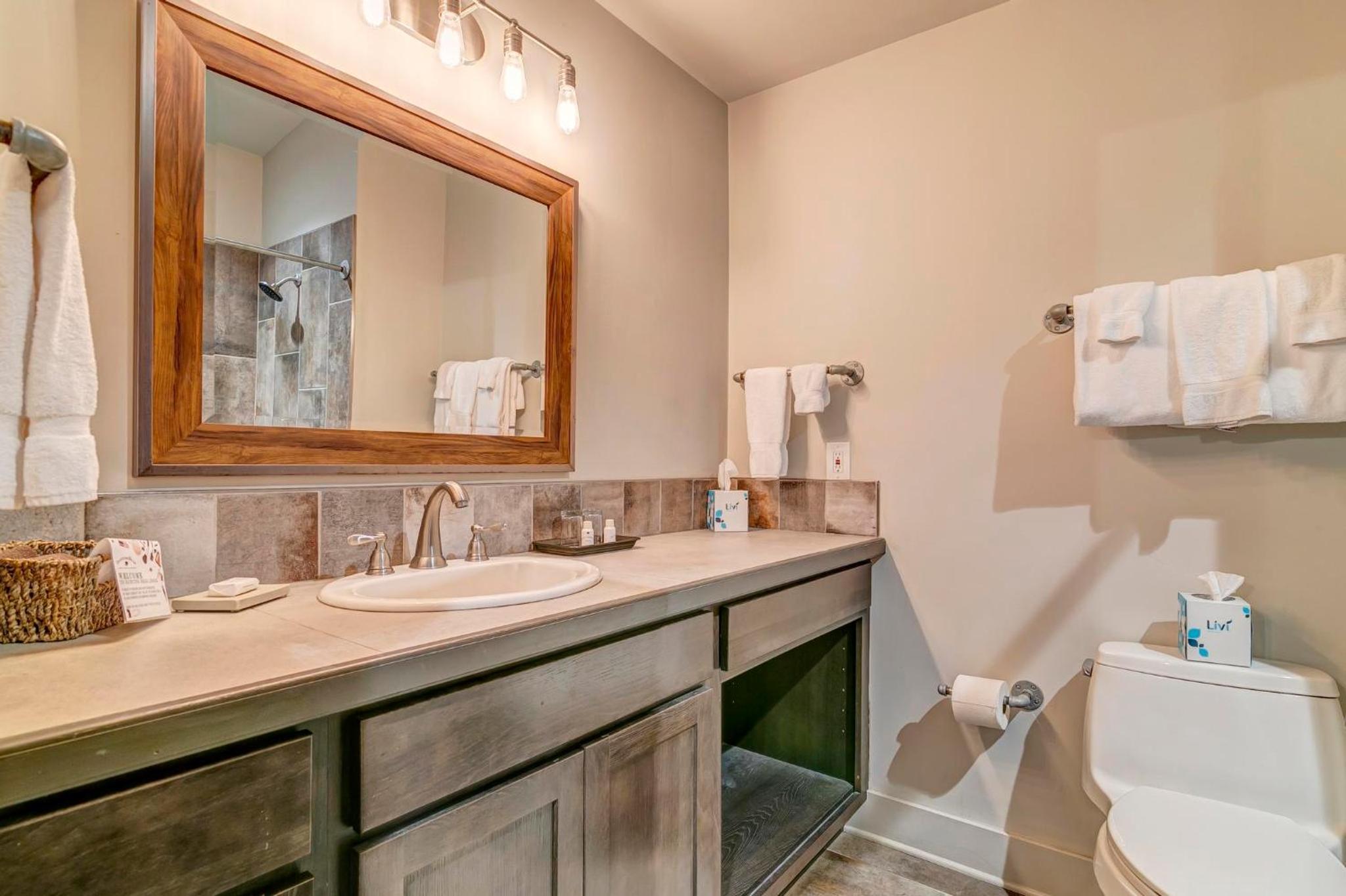 Luxury One-Bedroom Suite - Photo 5