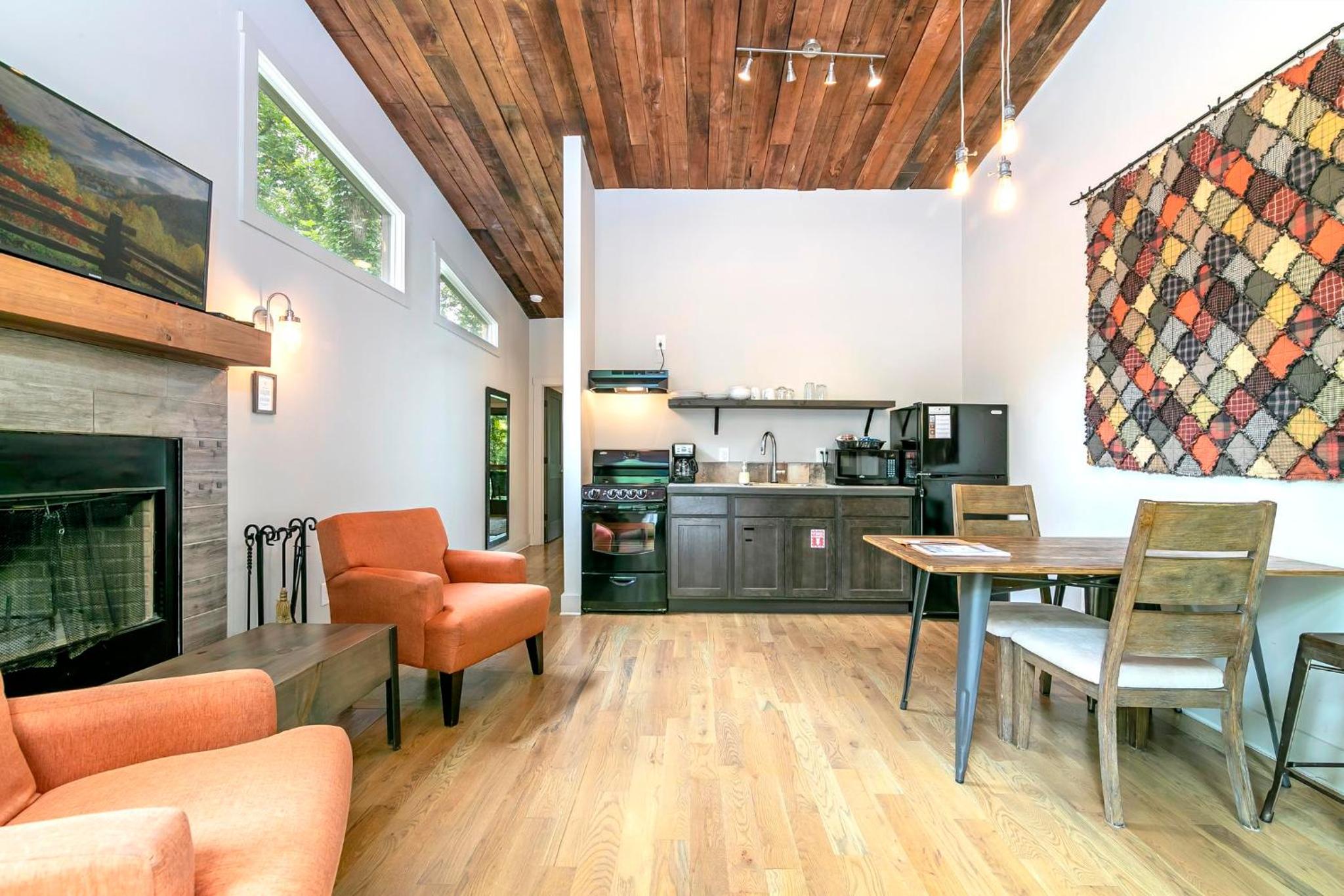 Luxury One-Bedroom Suite - Photo 6